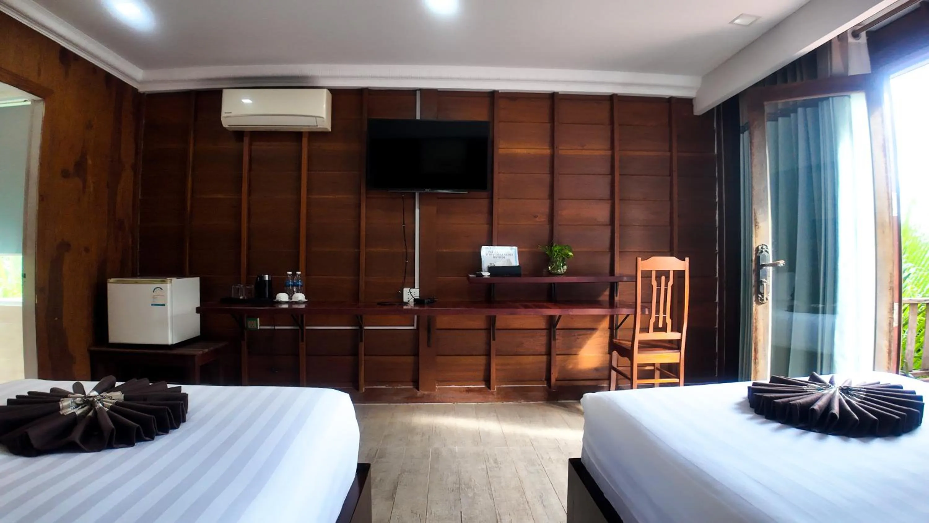 TV and multimedia, Bed in Lodge Moni Essara Kampot