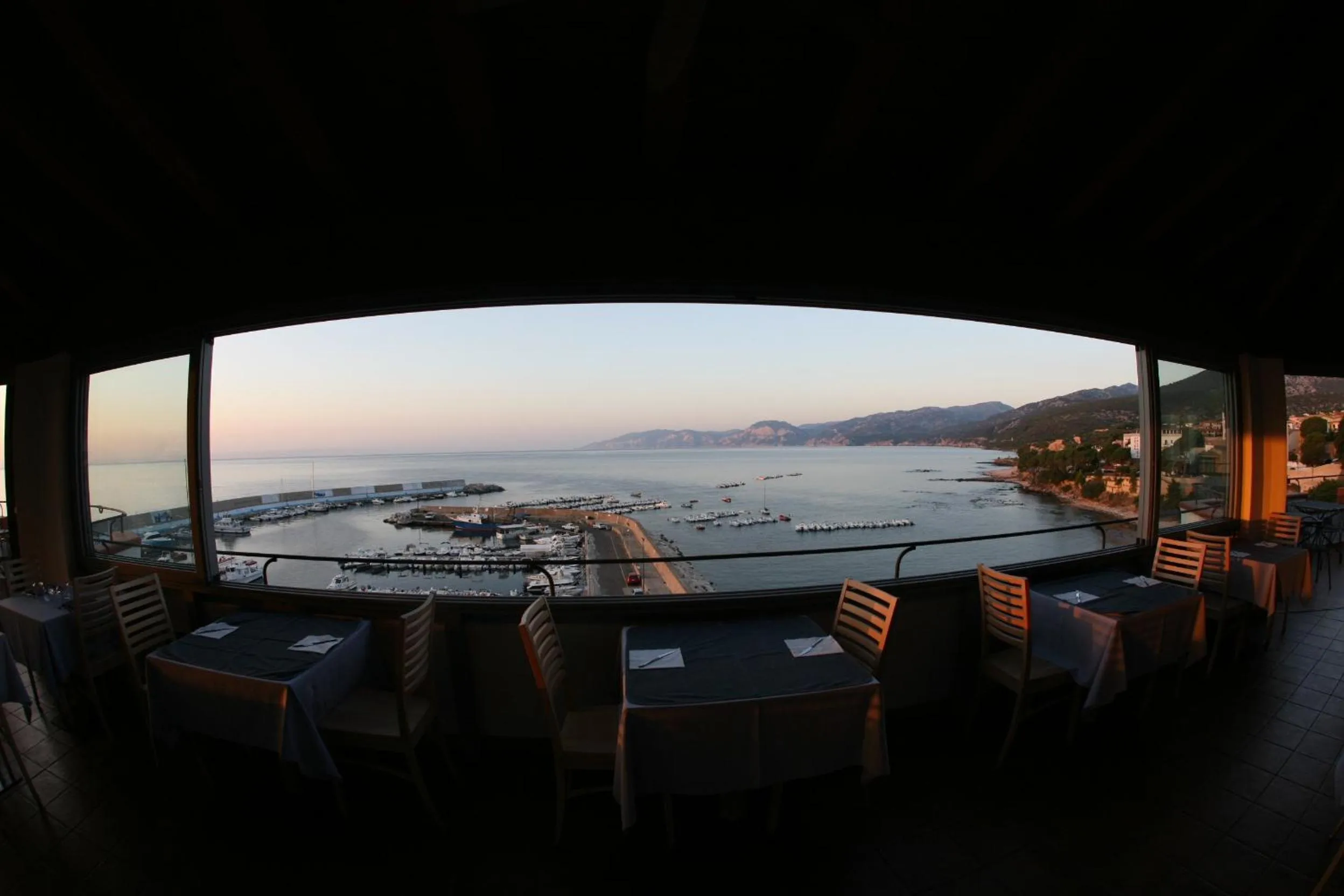 Restaurant/places to eat in BUE MARINO Hotel & Rooftop Bar