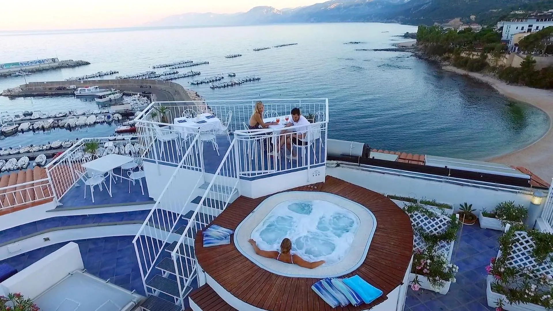Hot Tub in BUE MARINO Hotel & Rooftop Bar