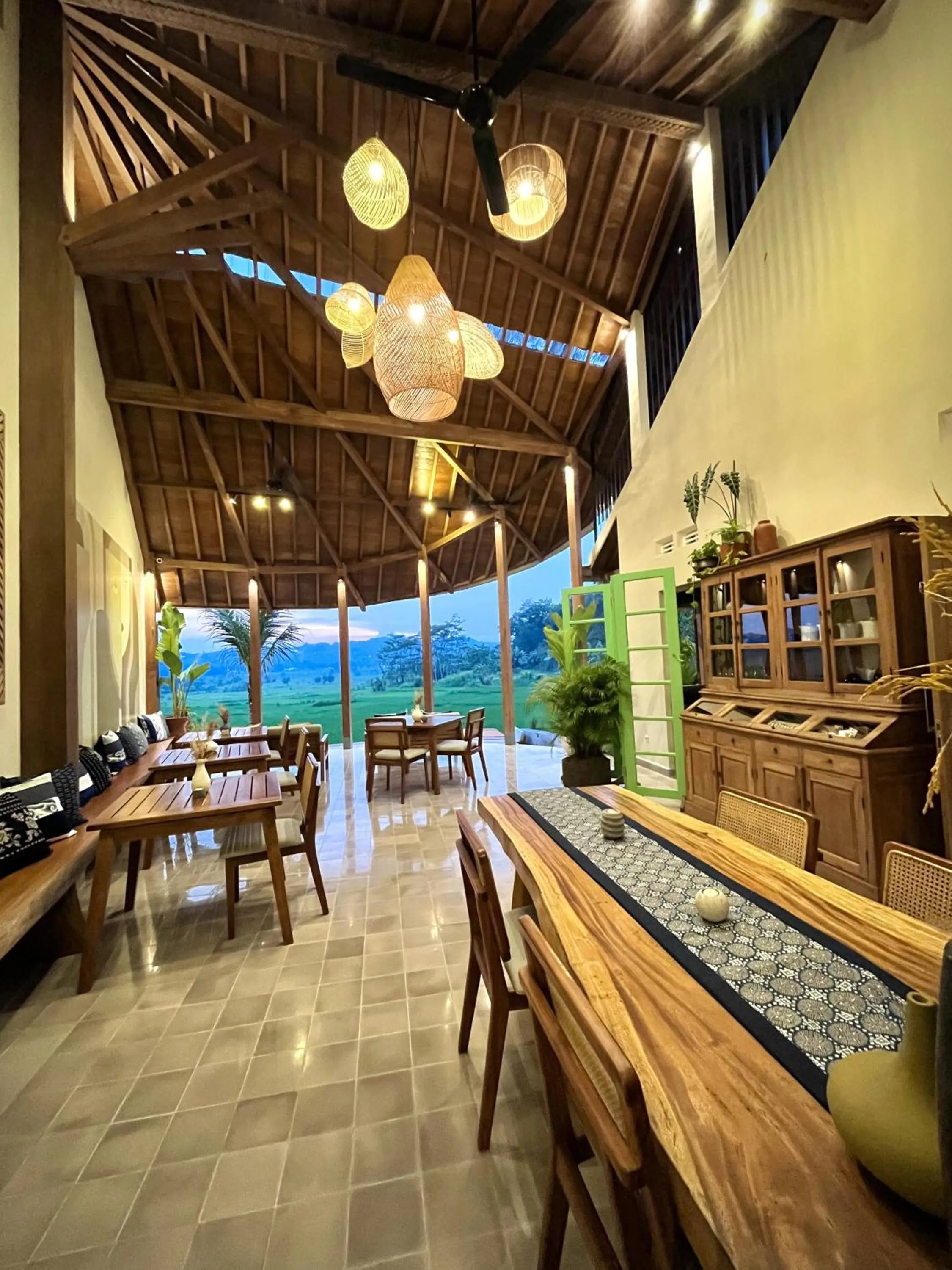 Restaurant/places to eat in boutique villa jogja senang