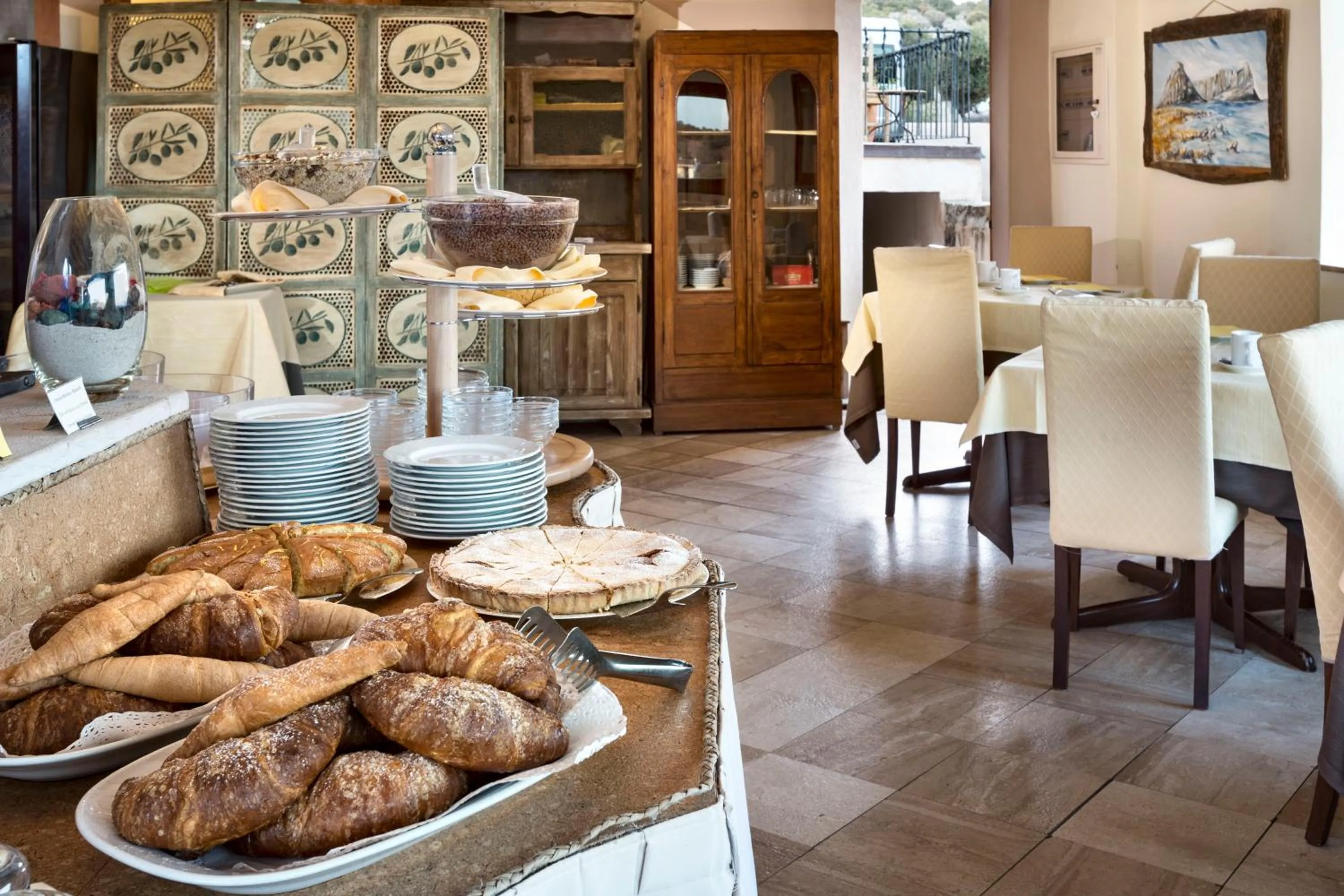 Restaurant/places to eat in Hotel Arathena