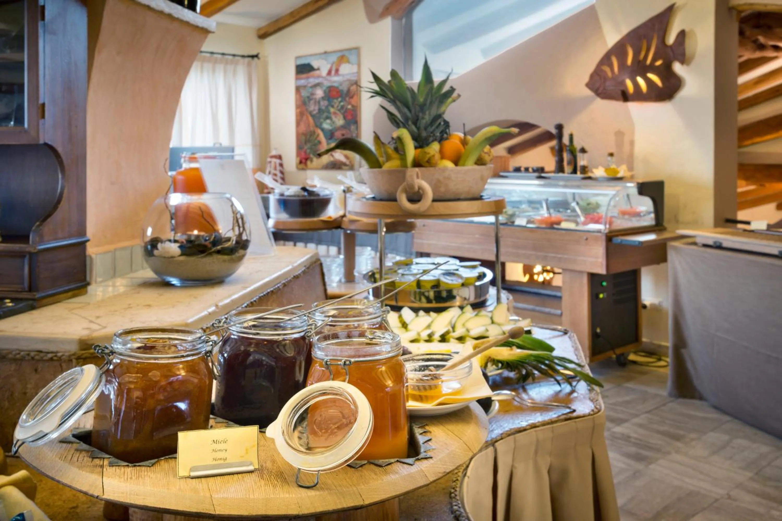 Restaurant/places to eat in Hotel Arathena