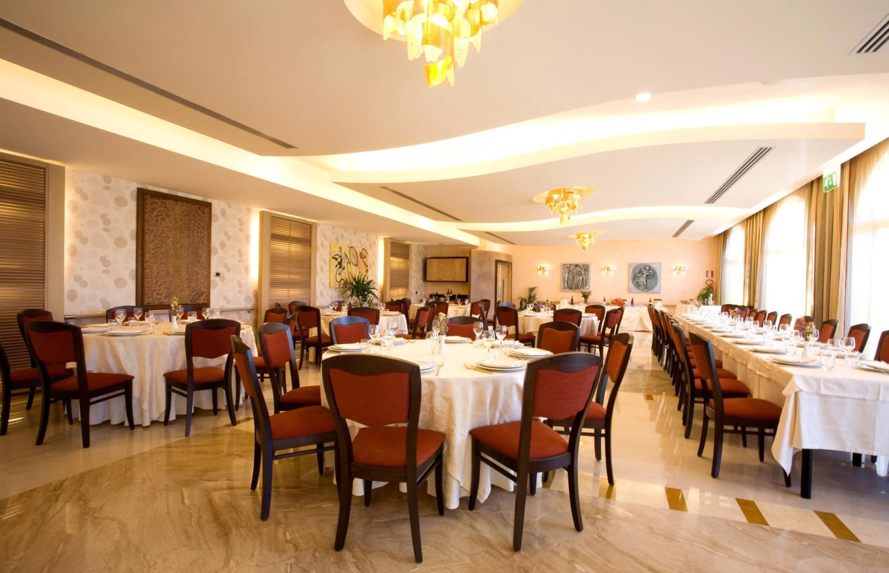 Restaurant/places to eat in Grand Hotel Olimpo