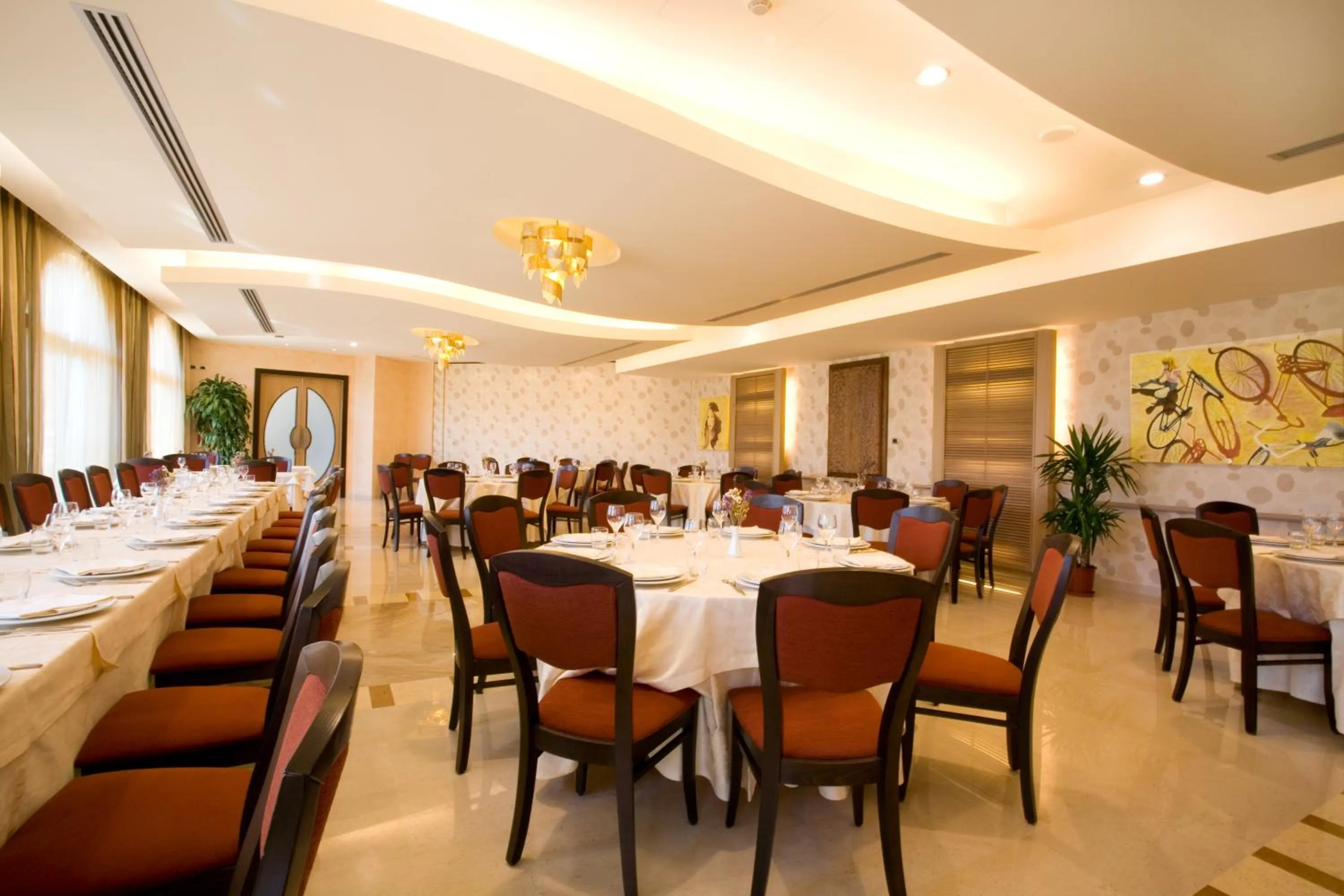 Restaurant/places to eat in Grand Hotel Olimpo