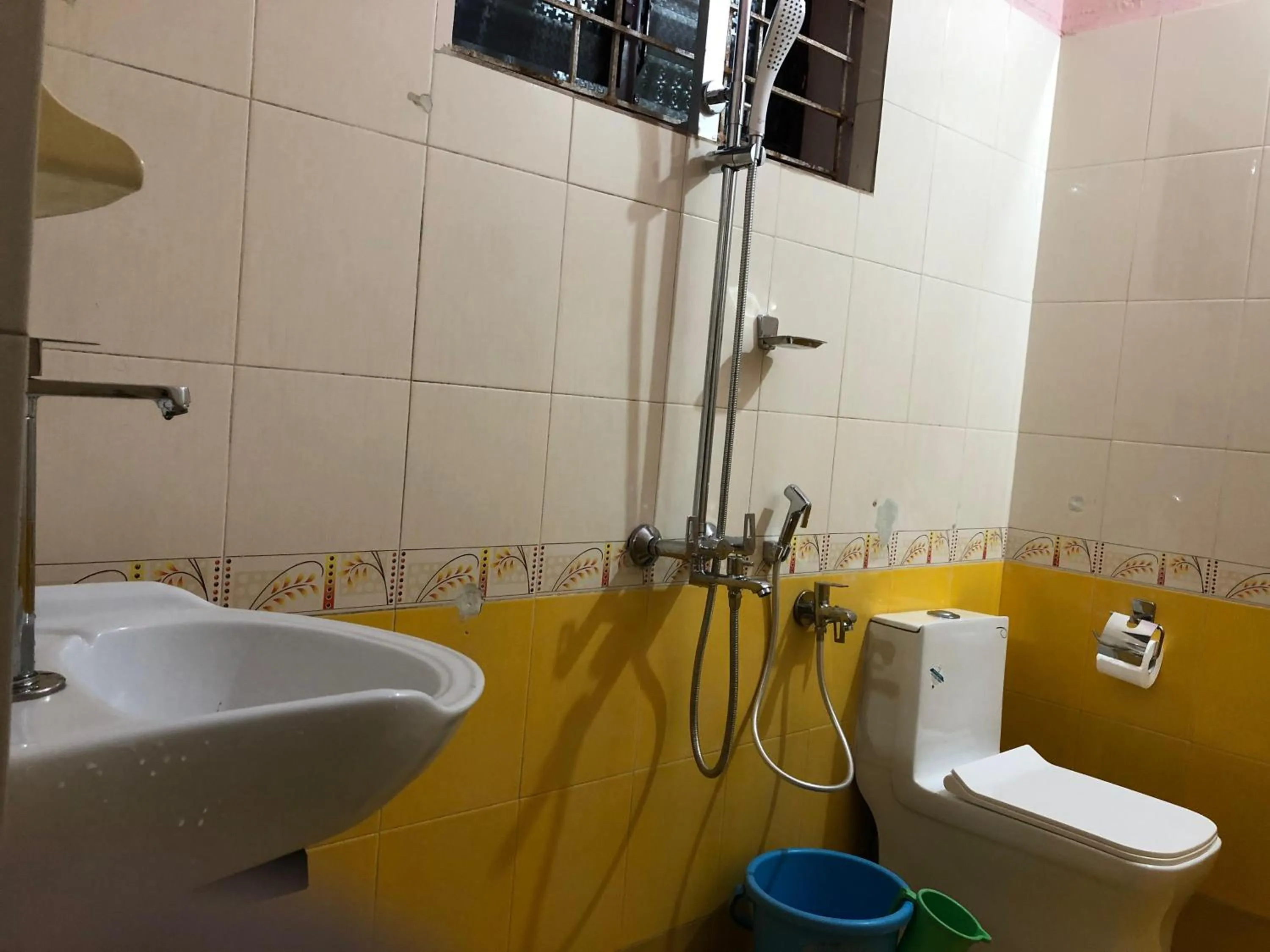 Shower in Nature Inn Cottages