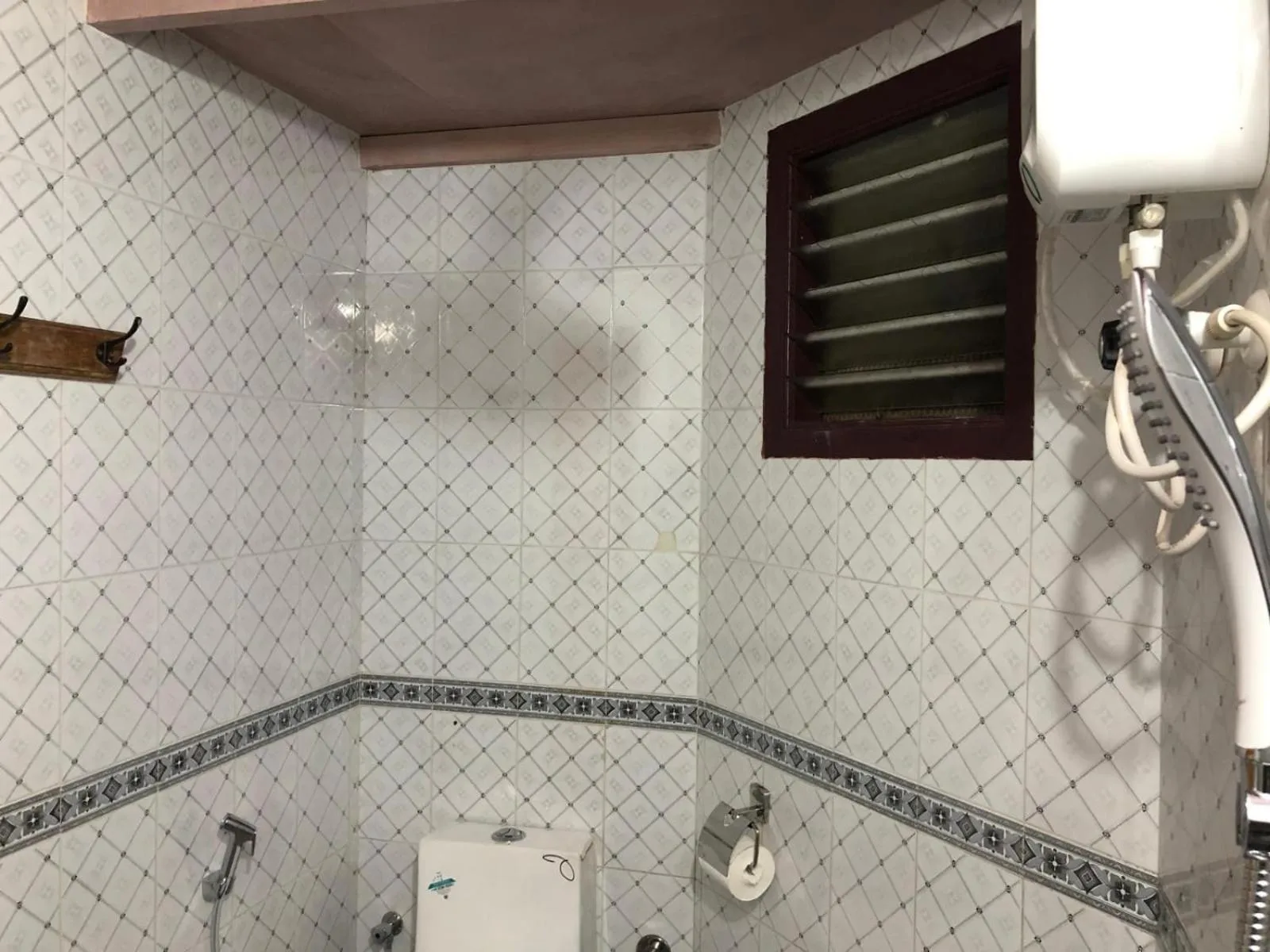 Shower in Nature Inn Cottages