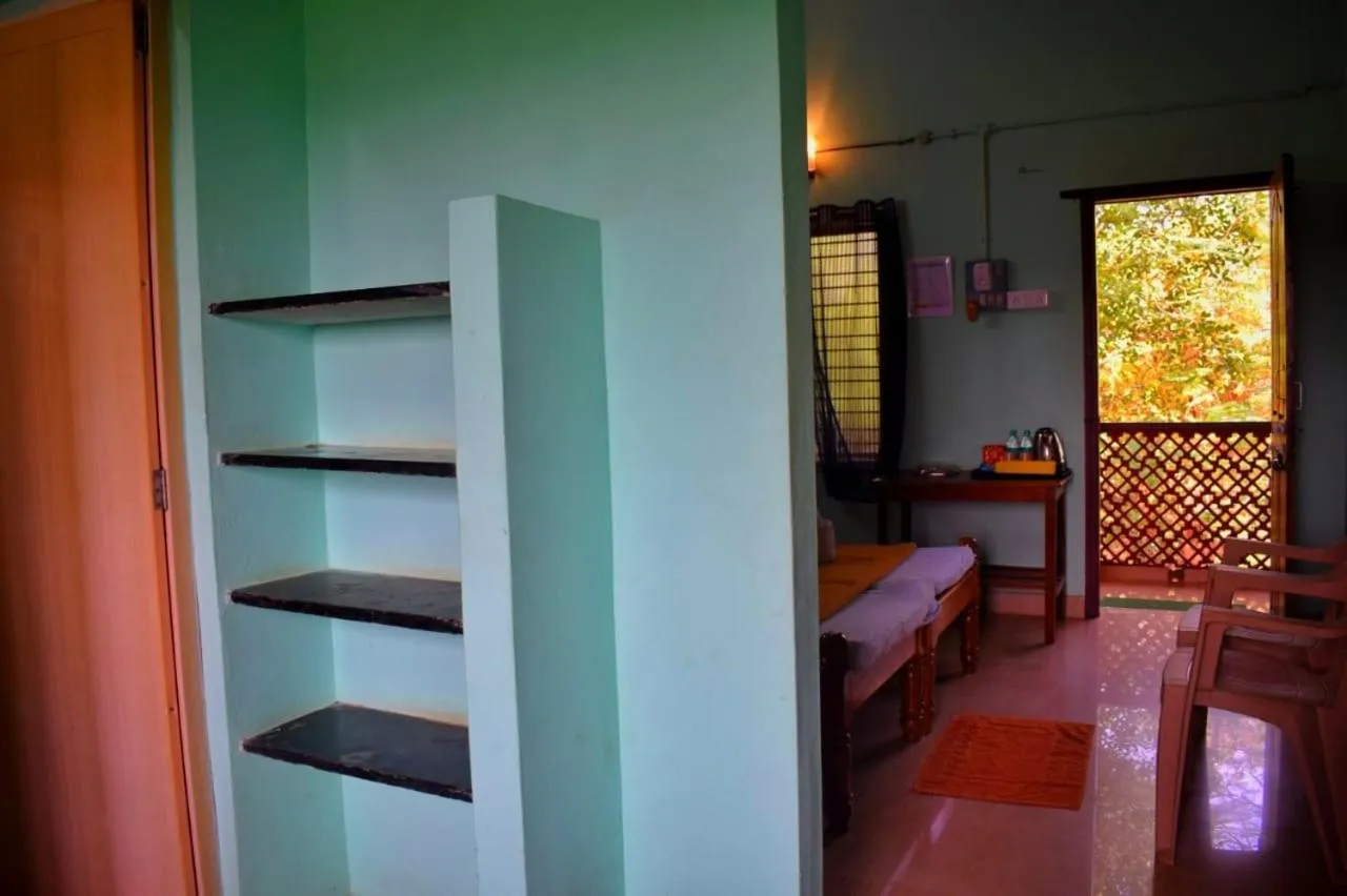 Photo of the whole room, Bed in Nature Inn Cottages