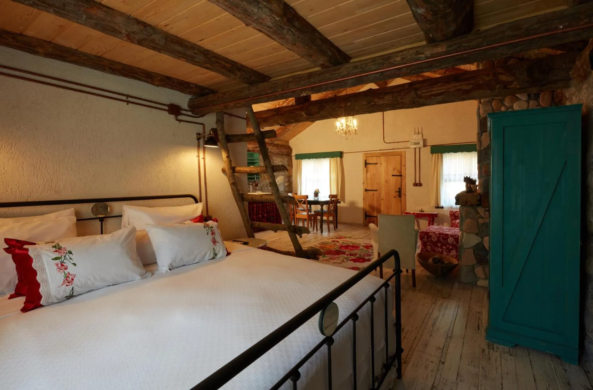 Bed in Dachas Cove Hotel