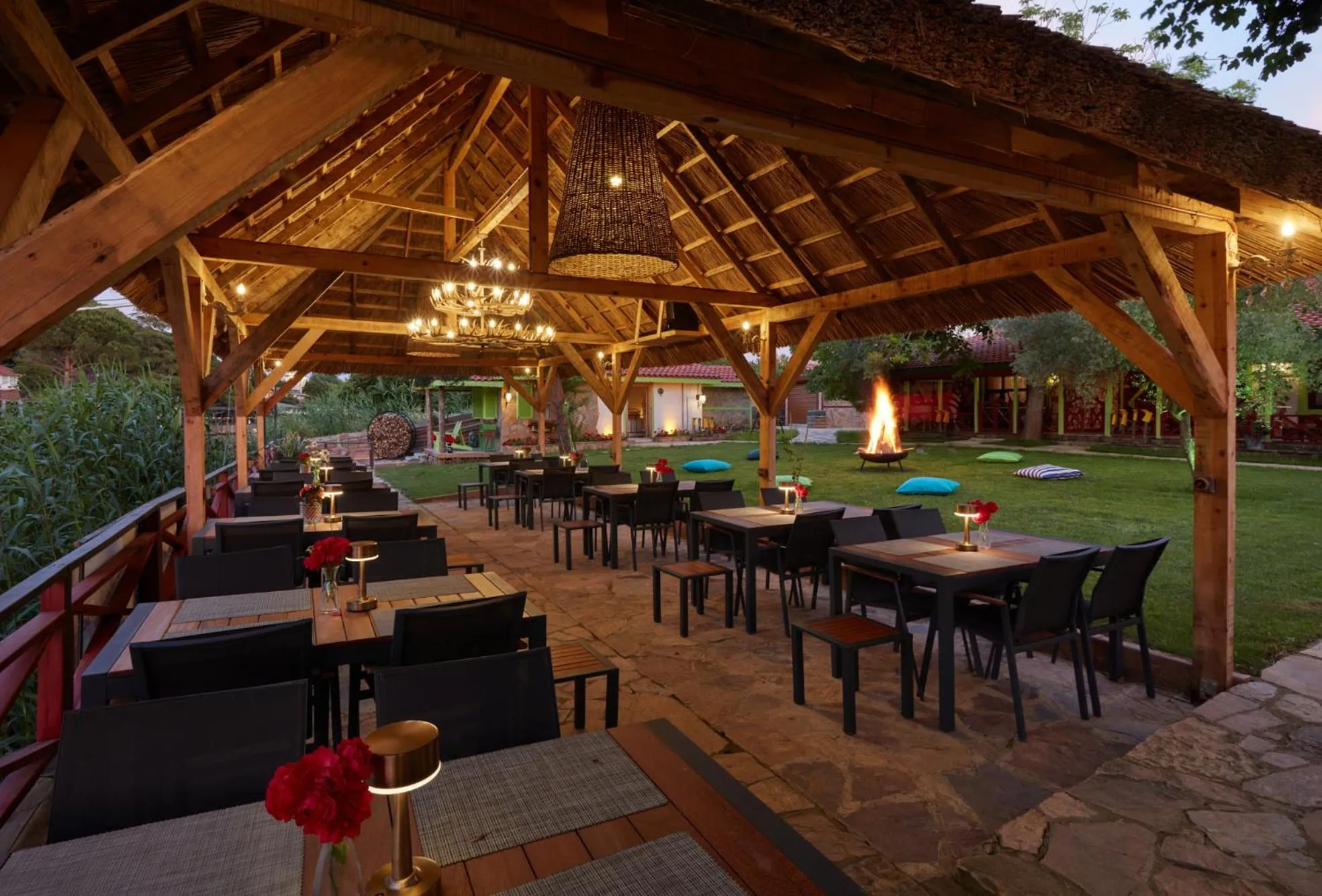 Restaurant/places to eat in Dachas Cove Hotel