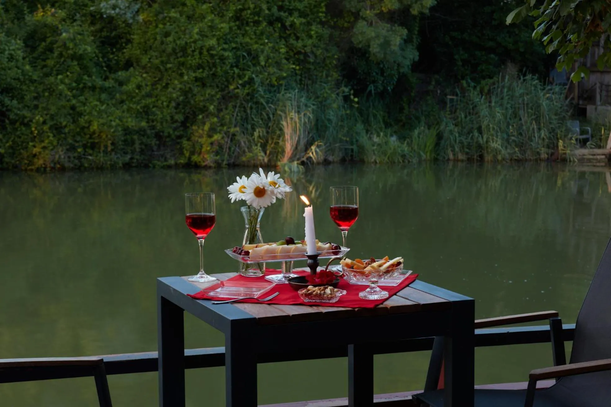 Restaurant/places to eat in Dachas Cove Hotel