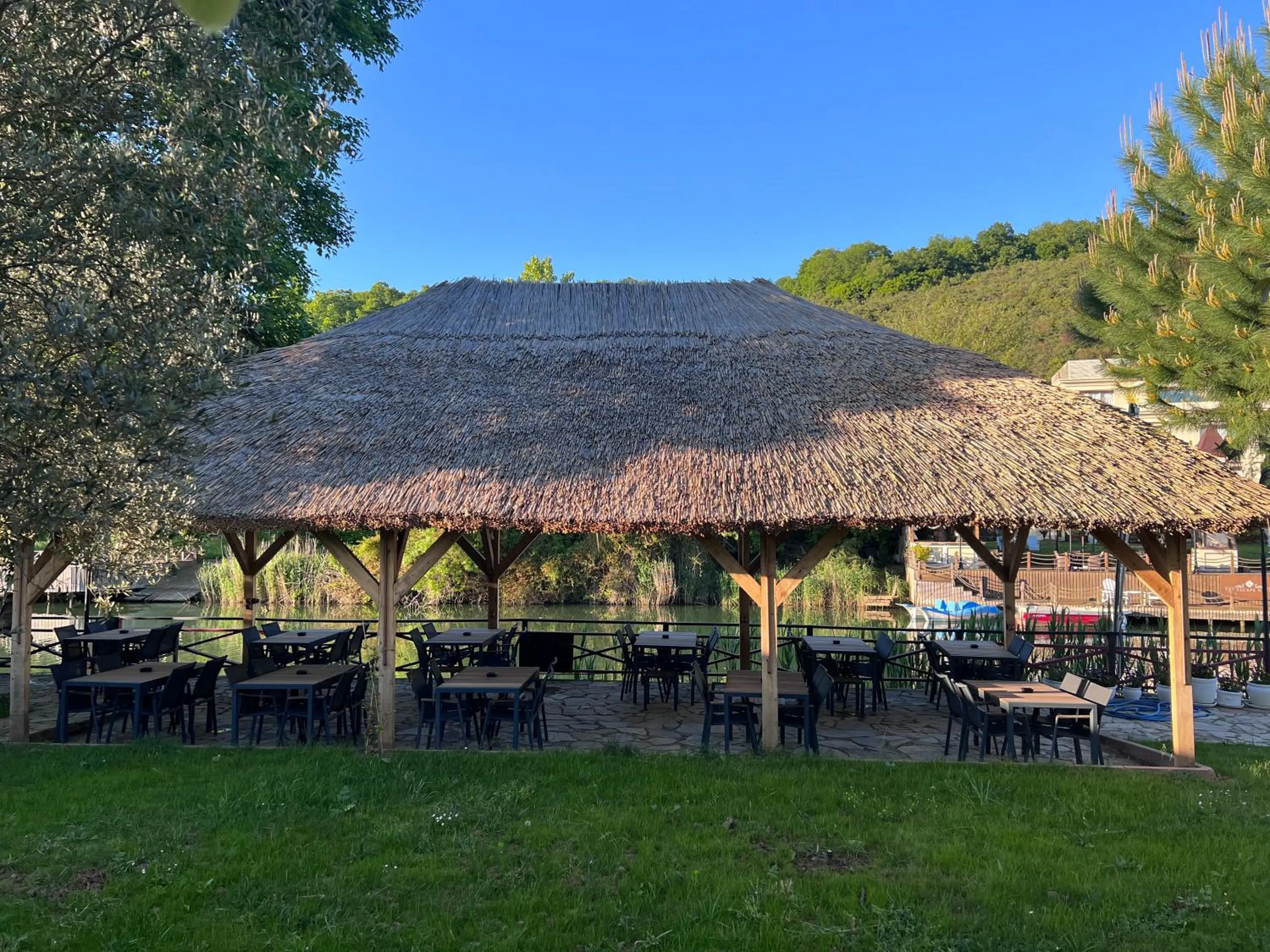 Restaurant/places to eat in Dachas Cove Hotel