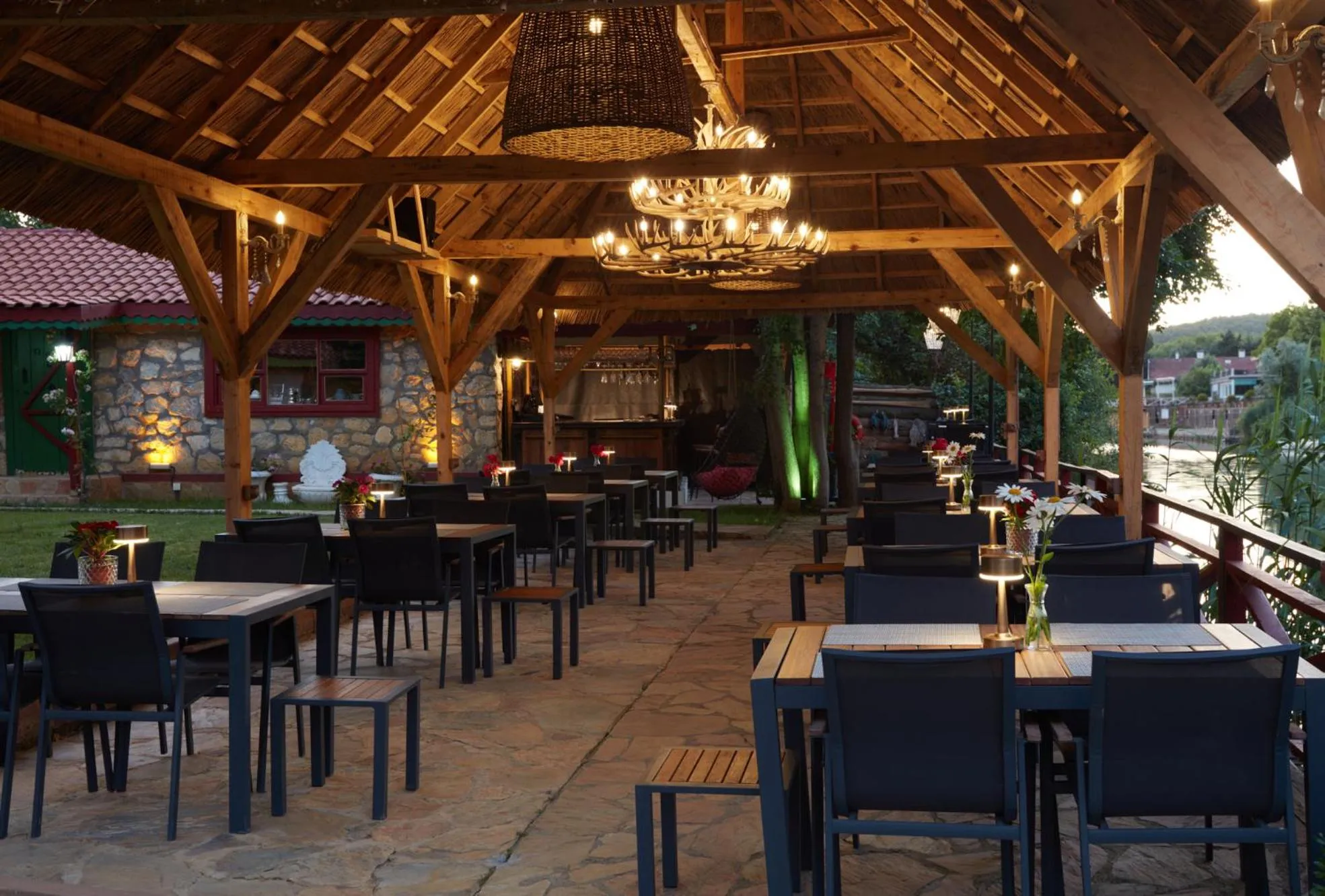 Restaurant/places to eat in Dachas Cove Hotel