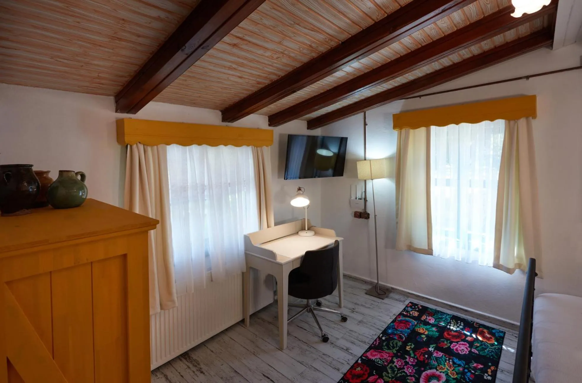 TV and multimedia in Dachas Cove Hotel