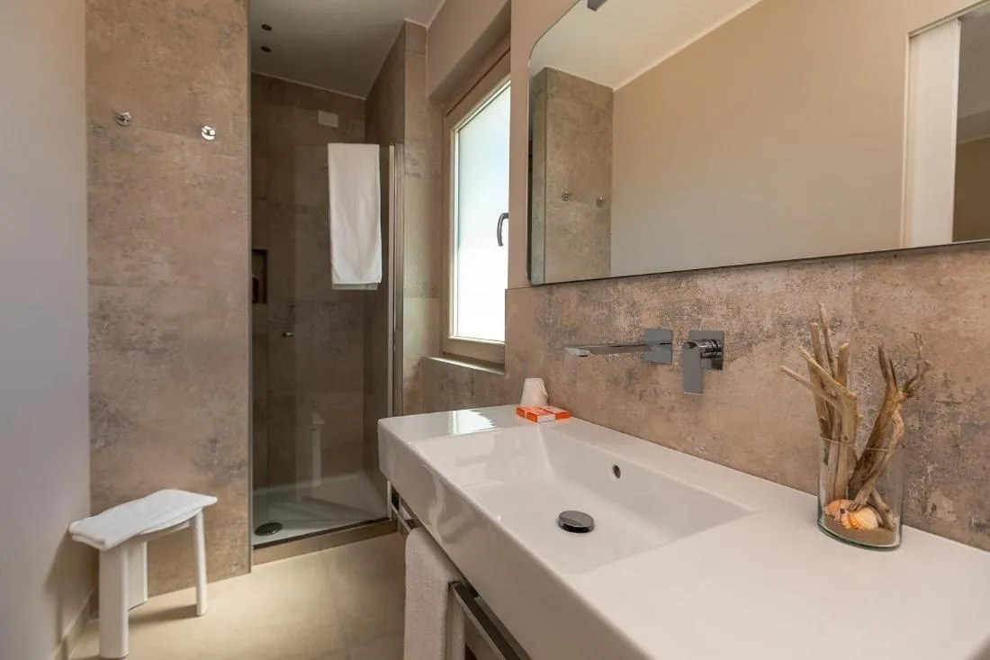 Shower in Hotel Degli Aranci