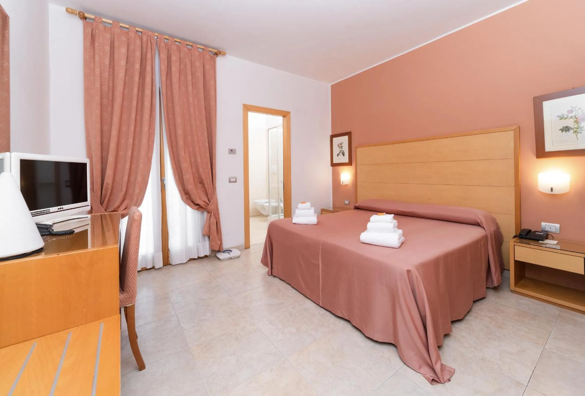 TV and multimedia, Bed in Hotel Degli Aranci