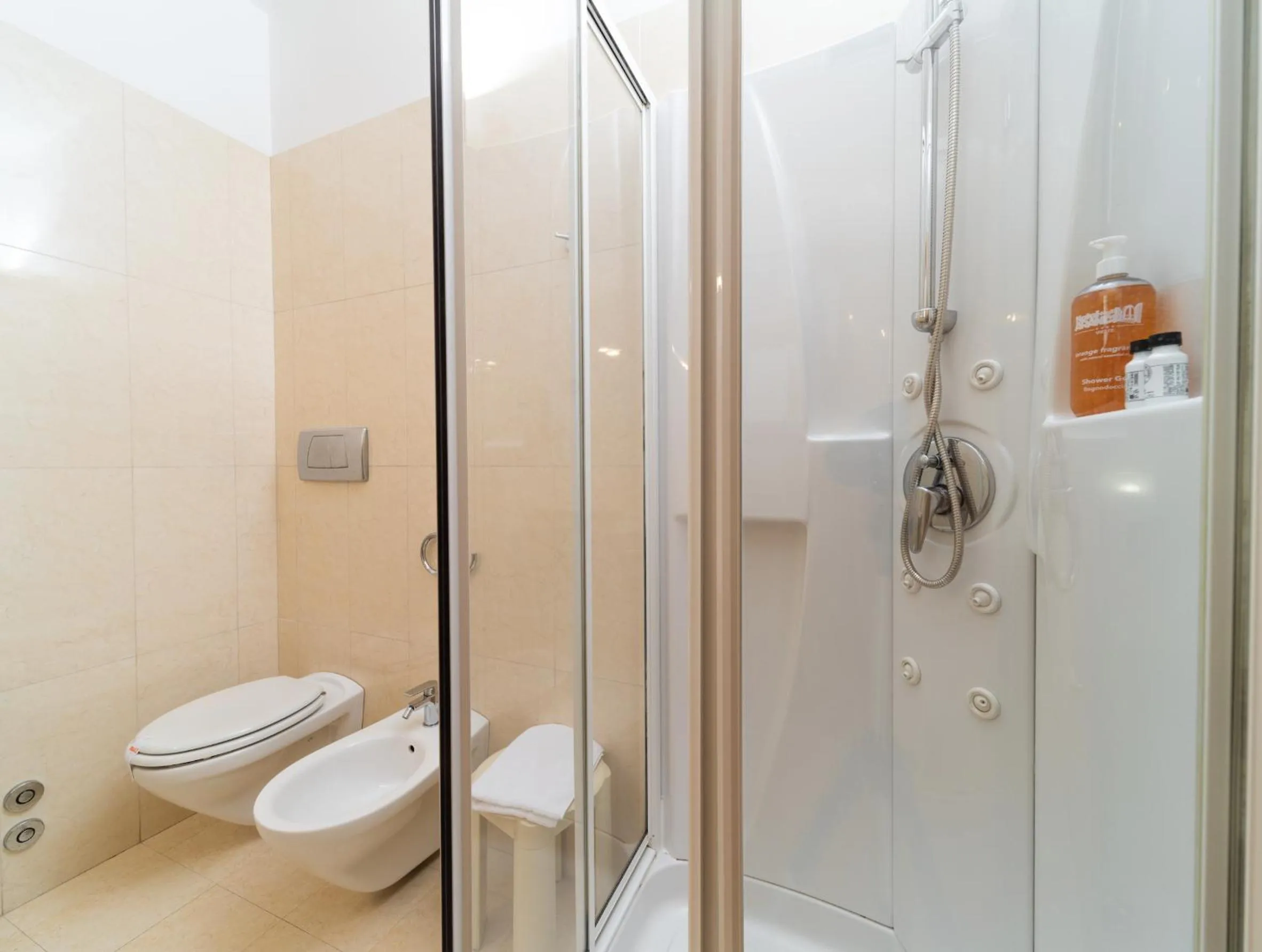 Shower in Hotel Degli Aranci