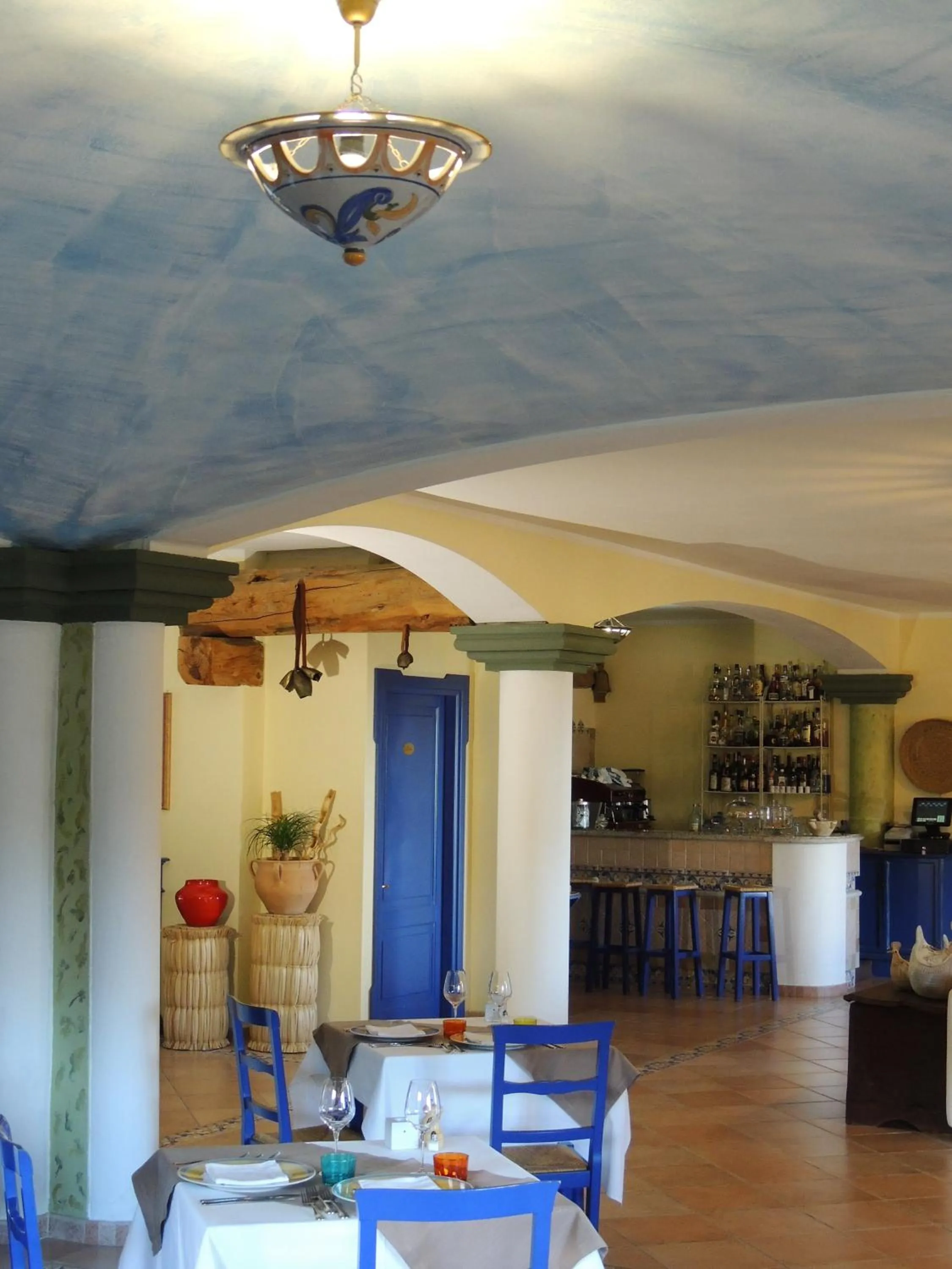 Restaurant/places to eat in Hotel Su Lithu