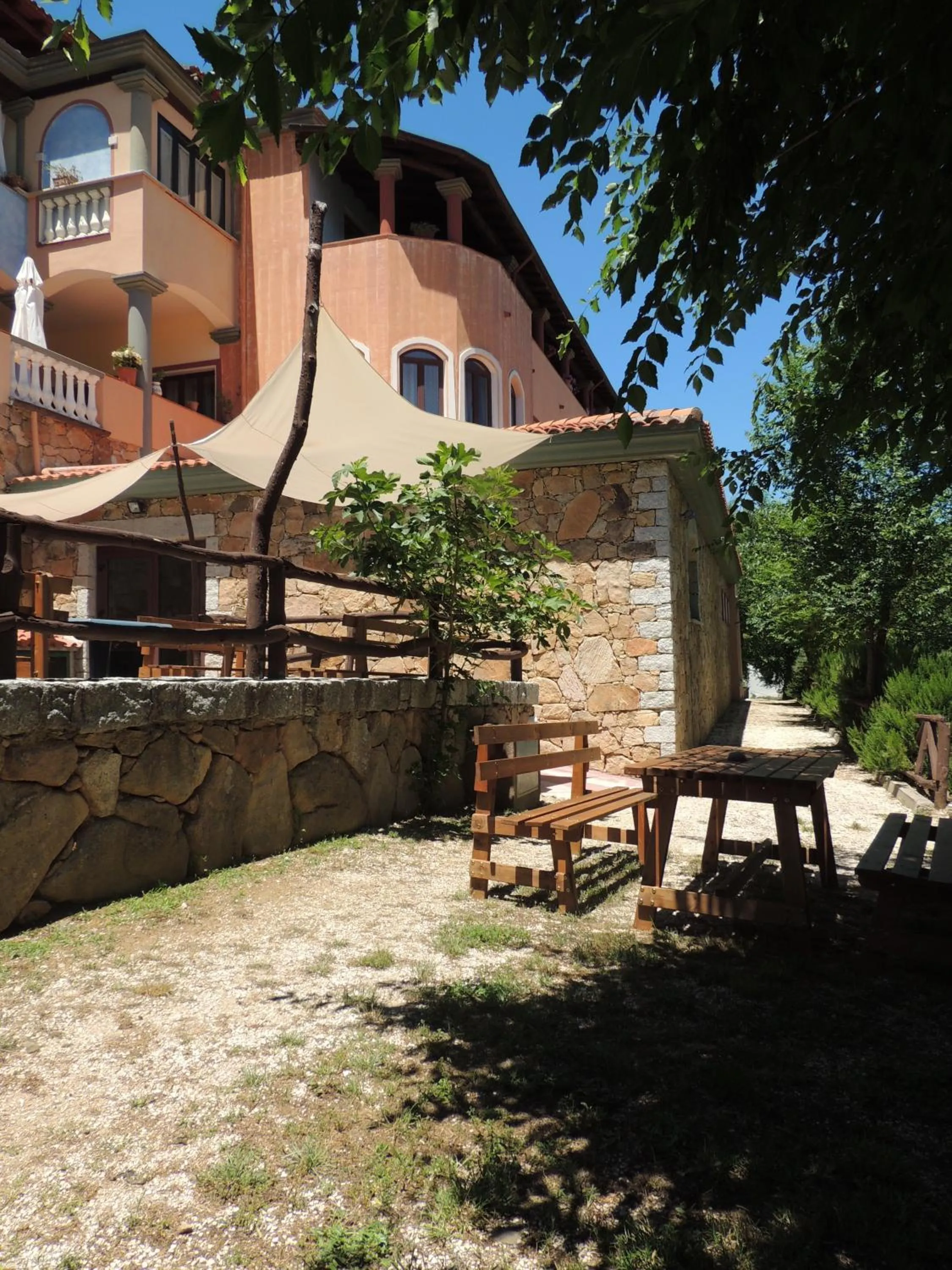 Facade/entrance in Hotel Su Lithu