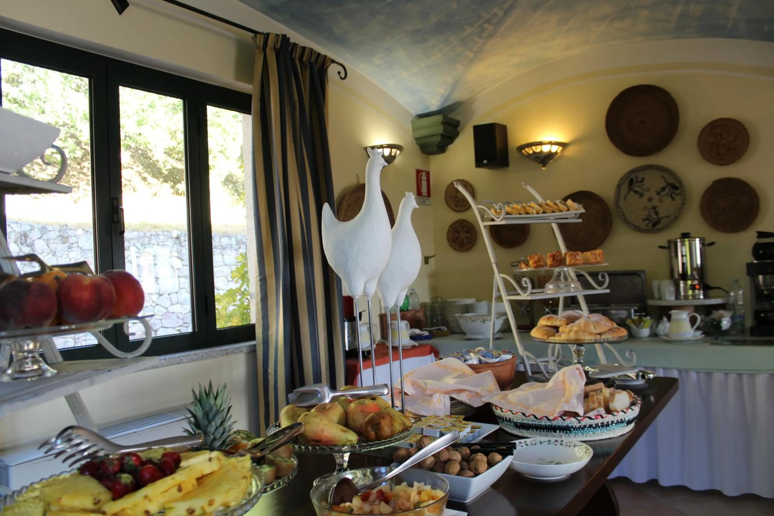 Buffet breakfast in Hotel Su Lithu