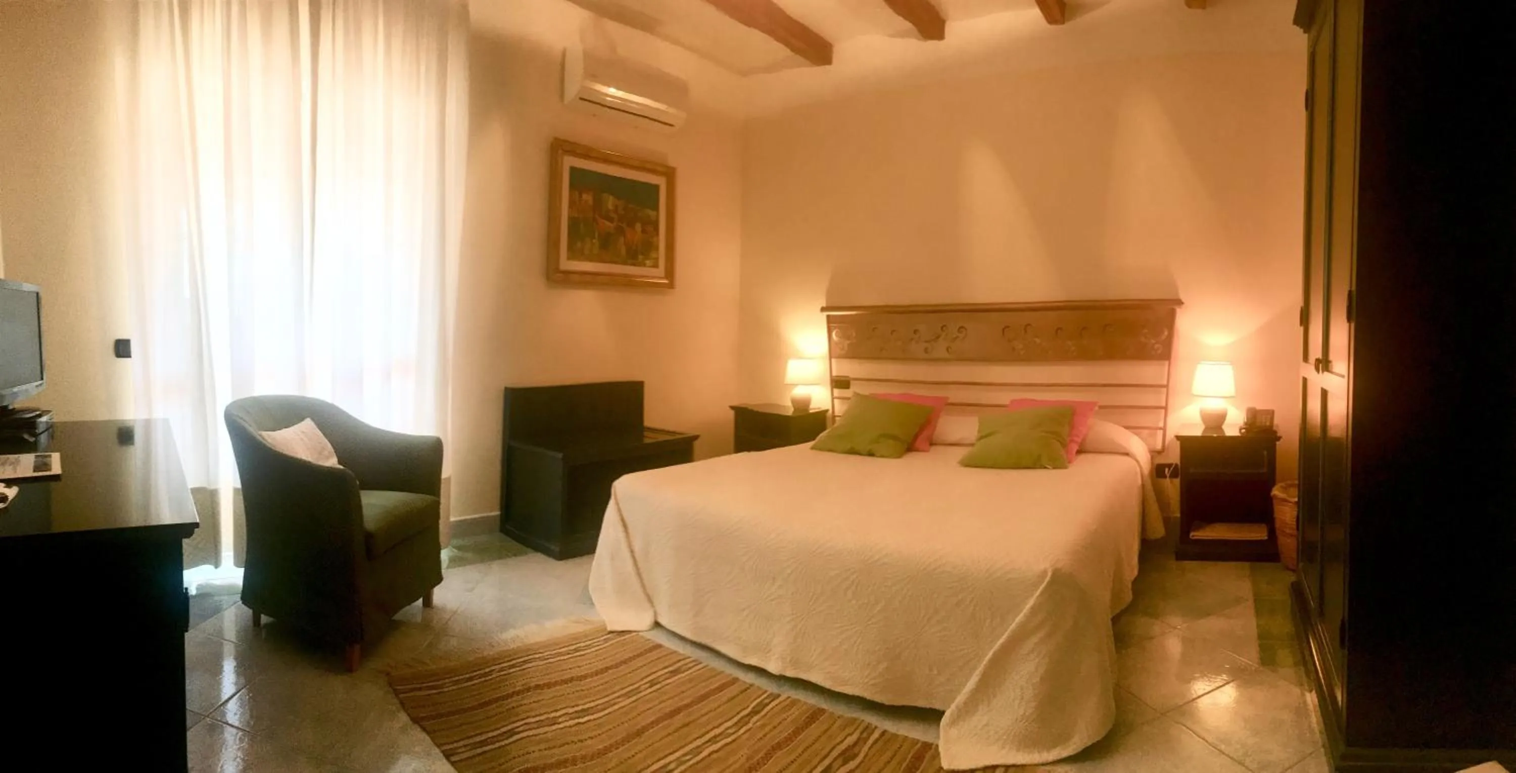 Photo of the whole room, Bed in Hotel Su Lithu