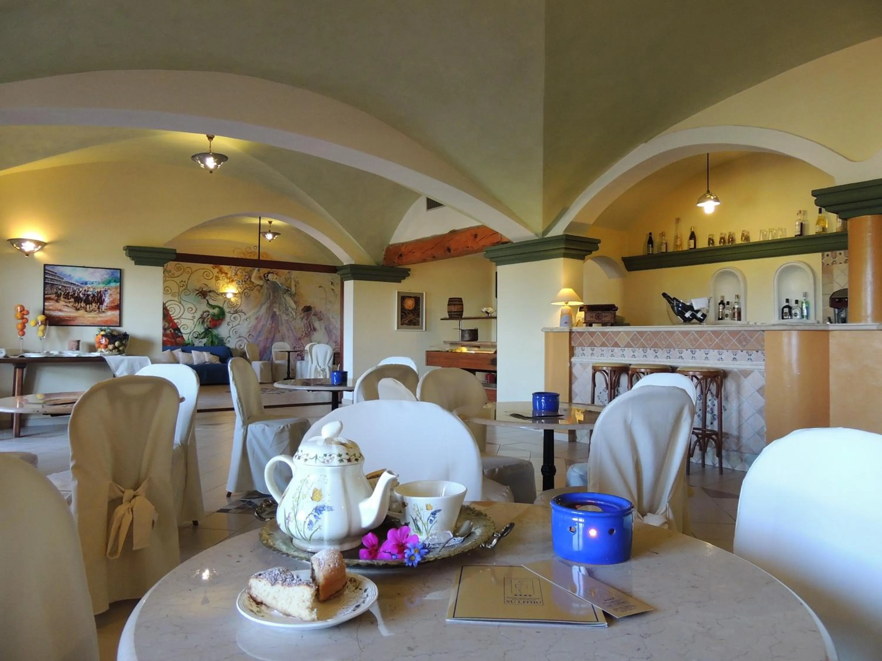 Lounge or bar in Hotel Su Lithu