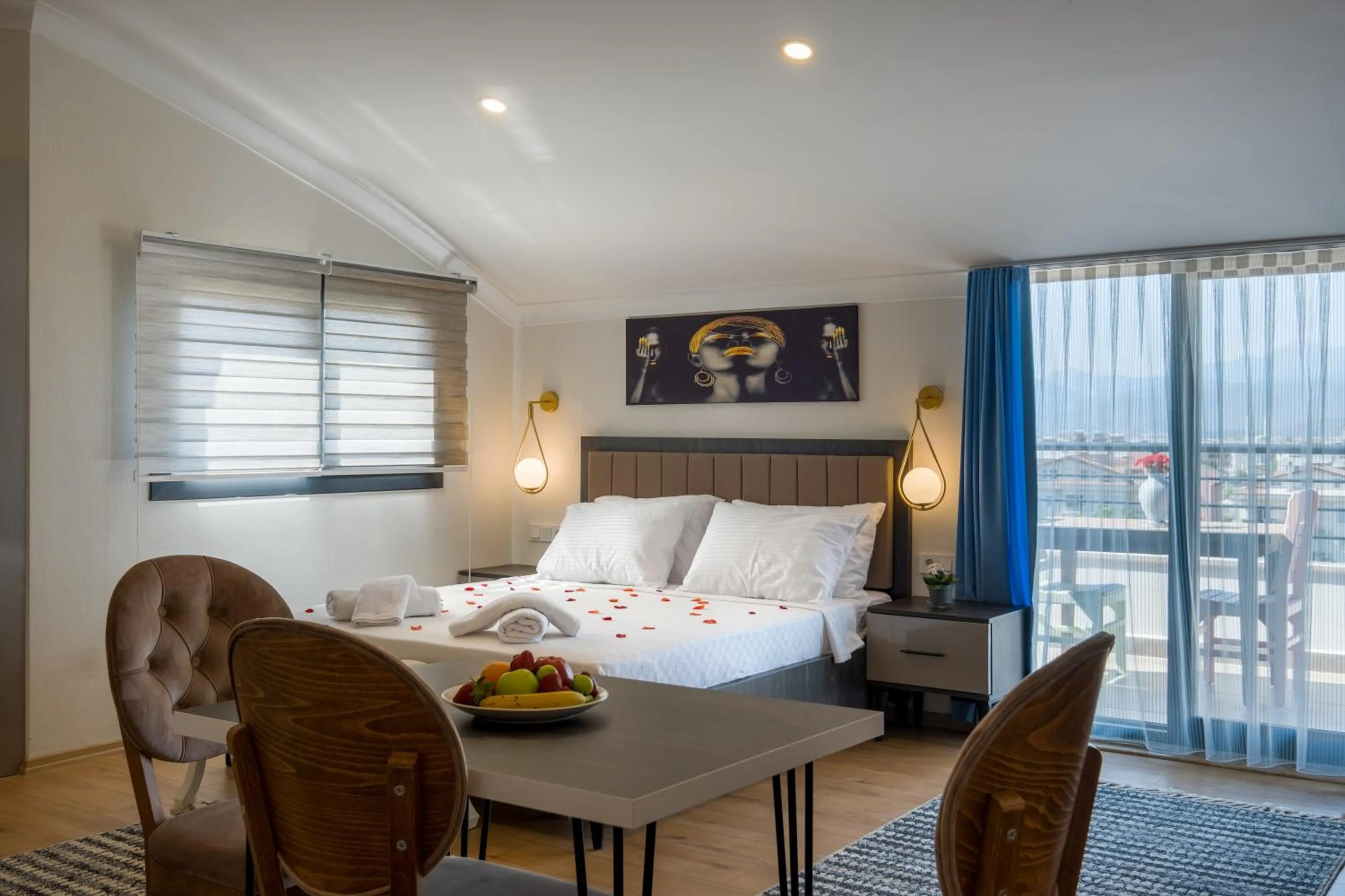 Photo of the whole room in Tanrise City House