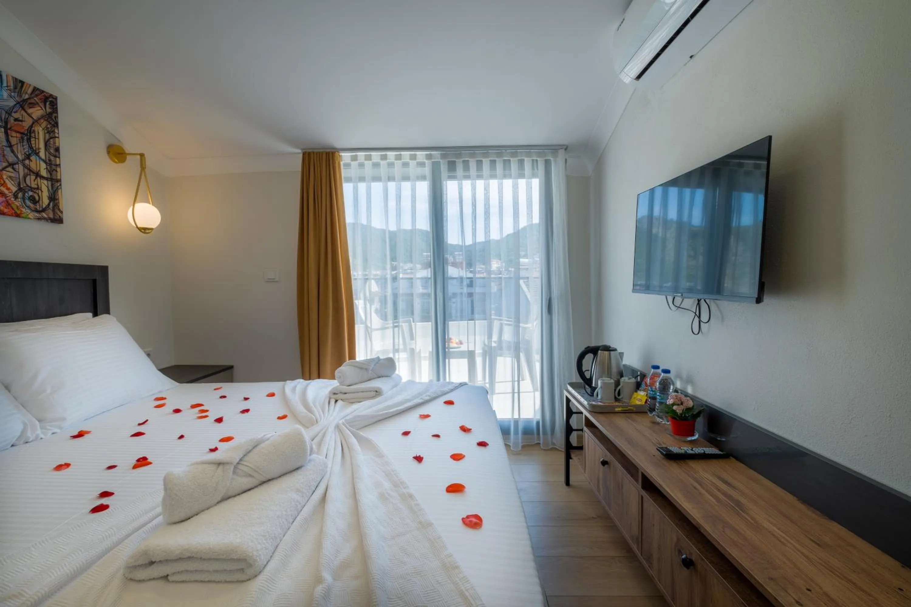 Photo of the whole room in Tanrise City House