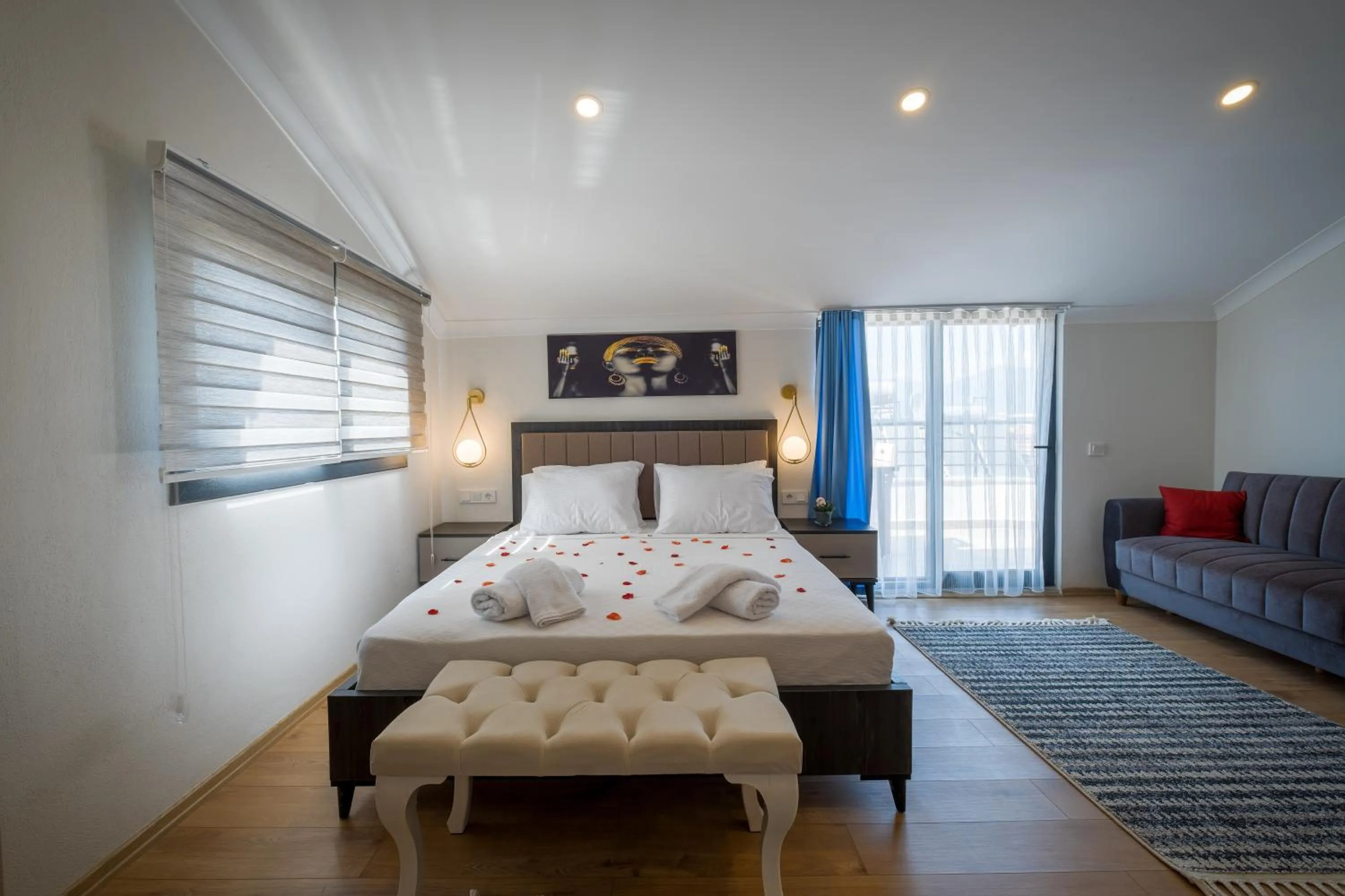 Photo of the whole room in Tanrise City House