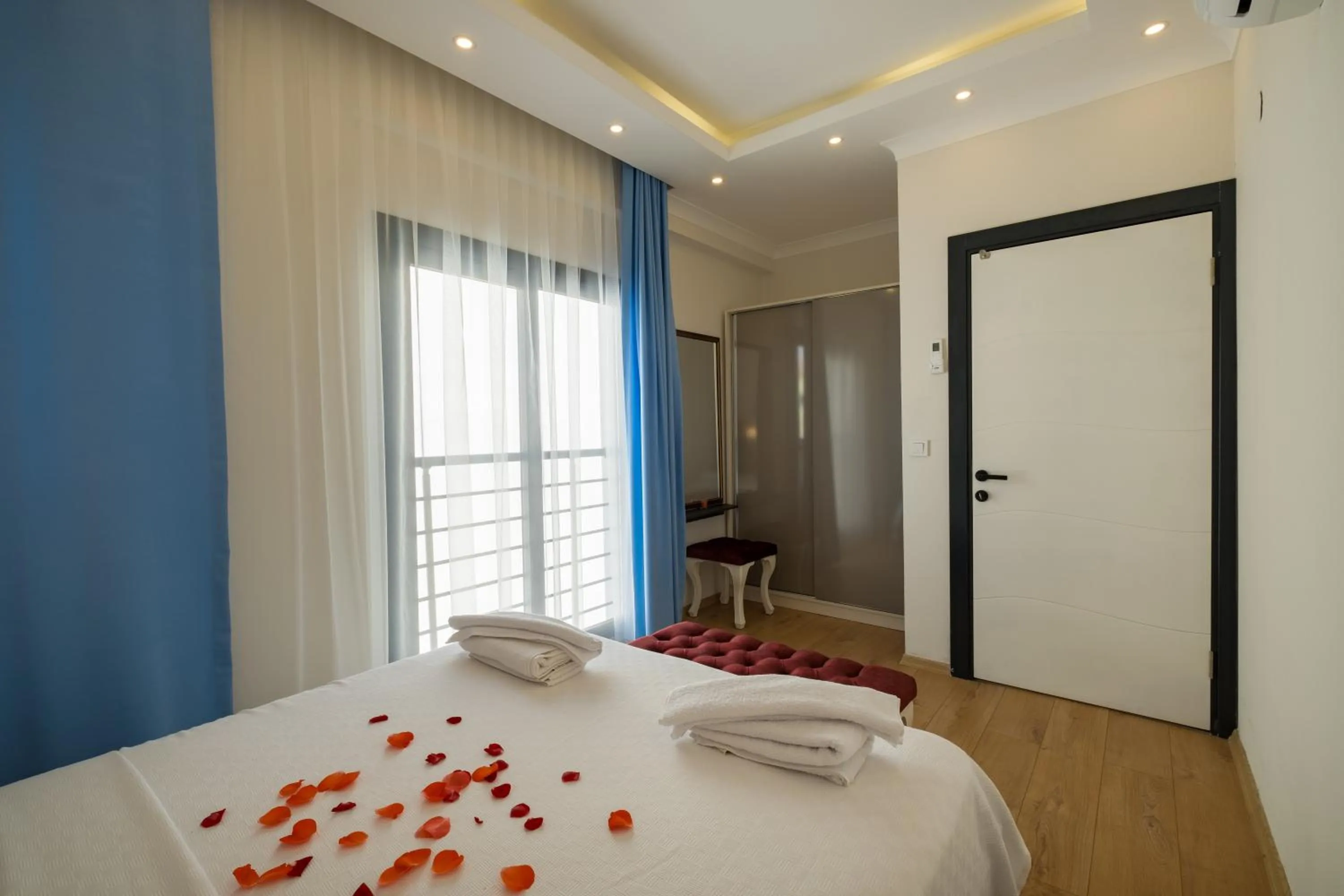 Photo of the whole room in Tanrise City House