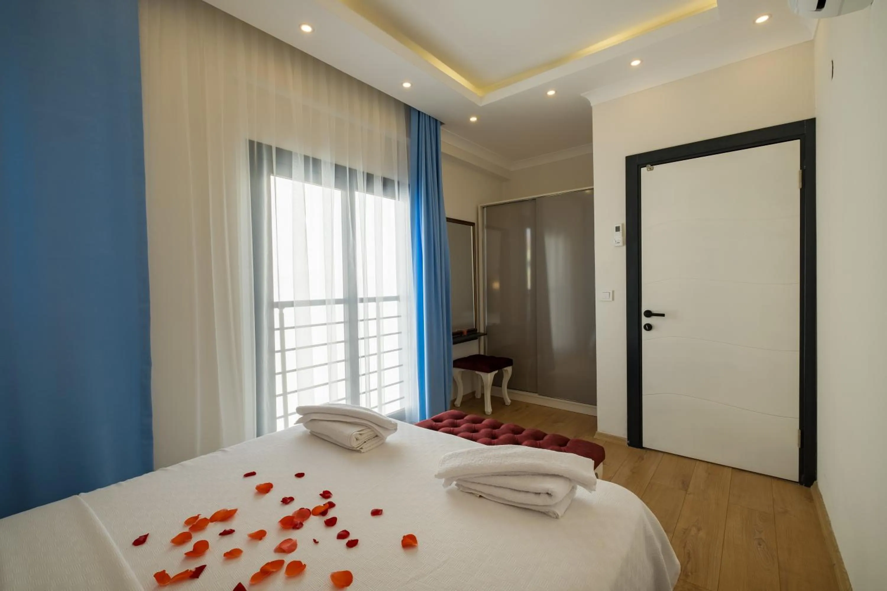 Photo of the whole room in Tanrise City House