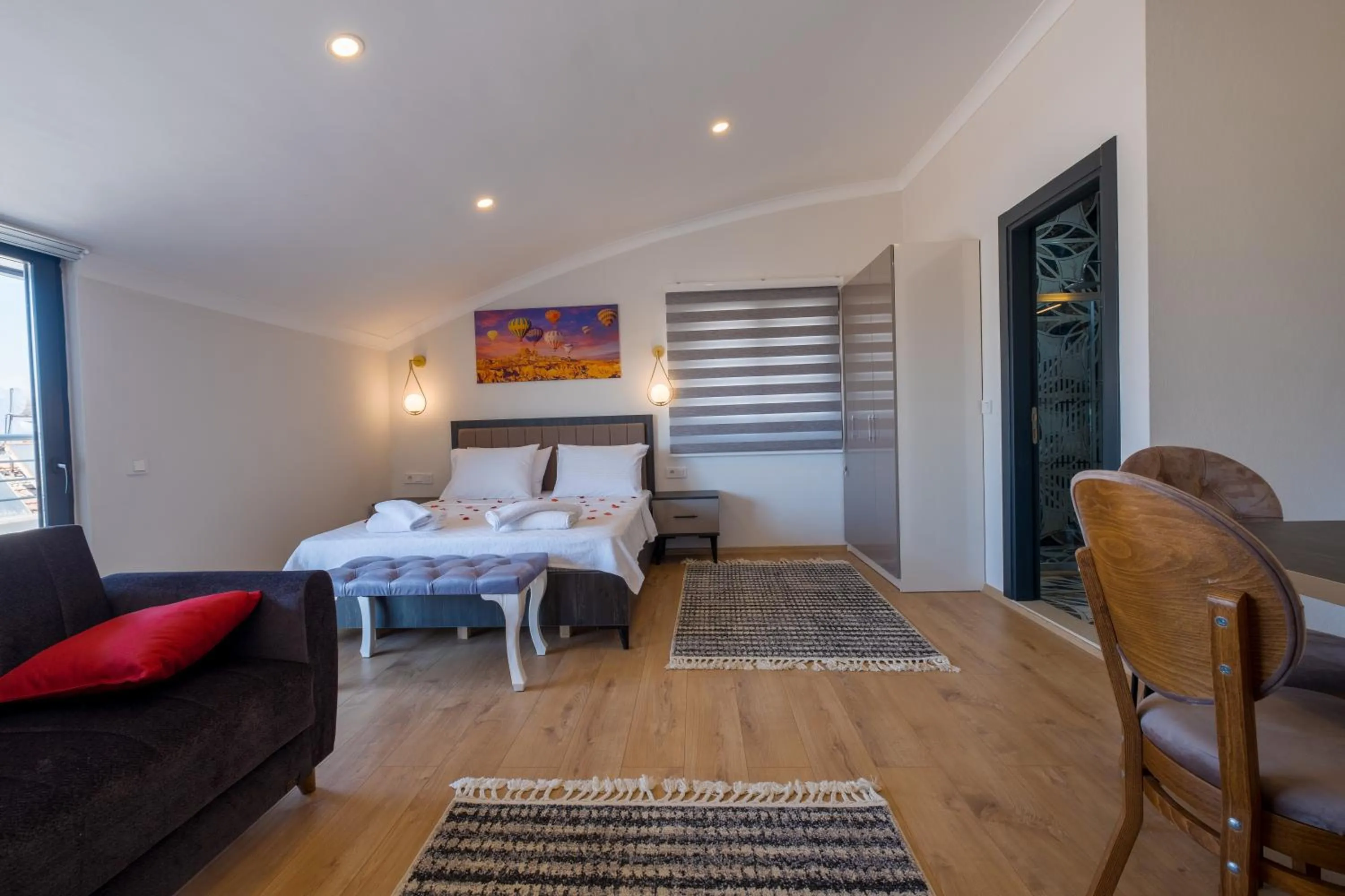 Photo of the whole room in Tanrise City House