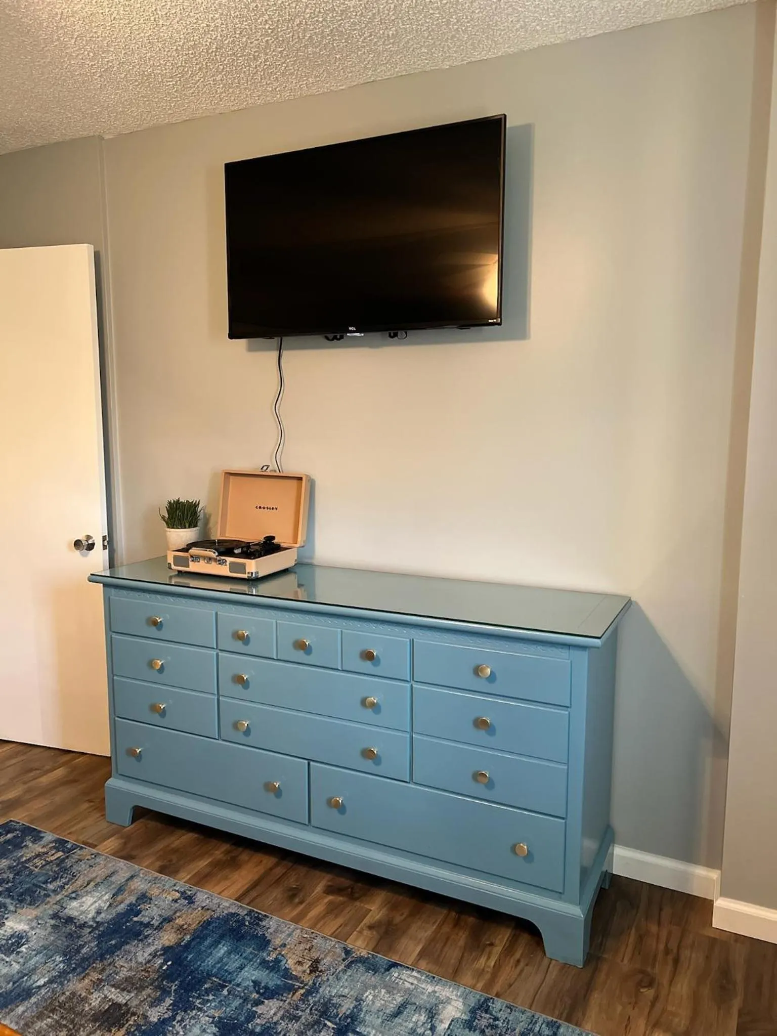 TV and multimedia in Snowshoe Ski-in & Ski-out at Silvercreek Resort - Family friendly, jacuzzi, hot tub, mountain views