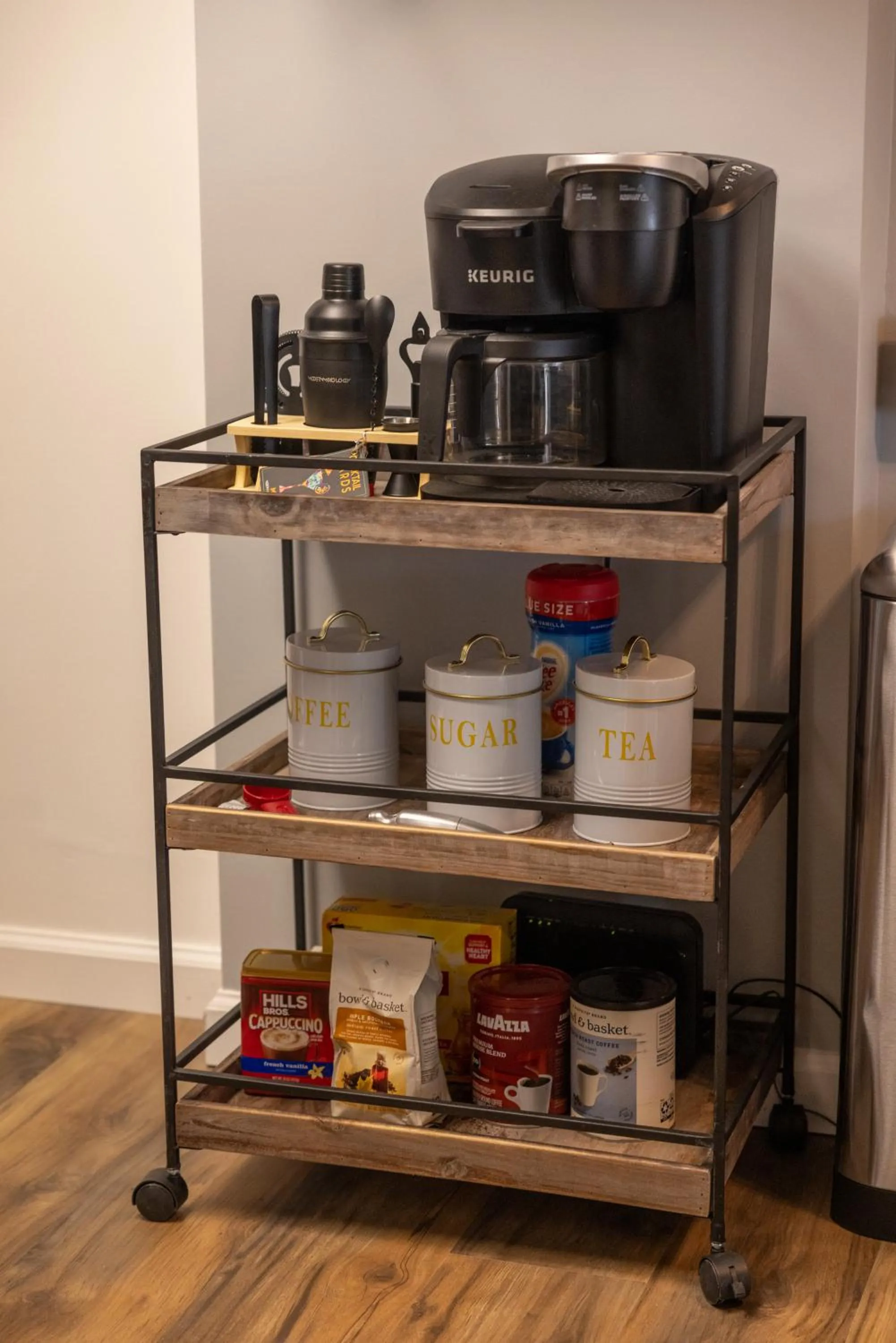 Coffee/tea facilities in Snowshoe Ski-in & Ski-out at Silvercreek Resort - Family friendly, jacuzzi, hot tub, mountain views