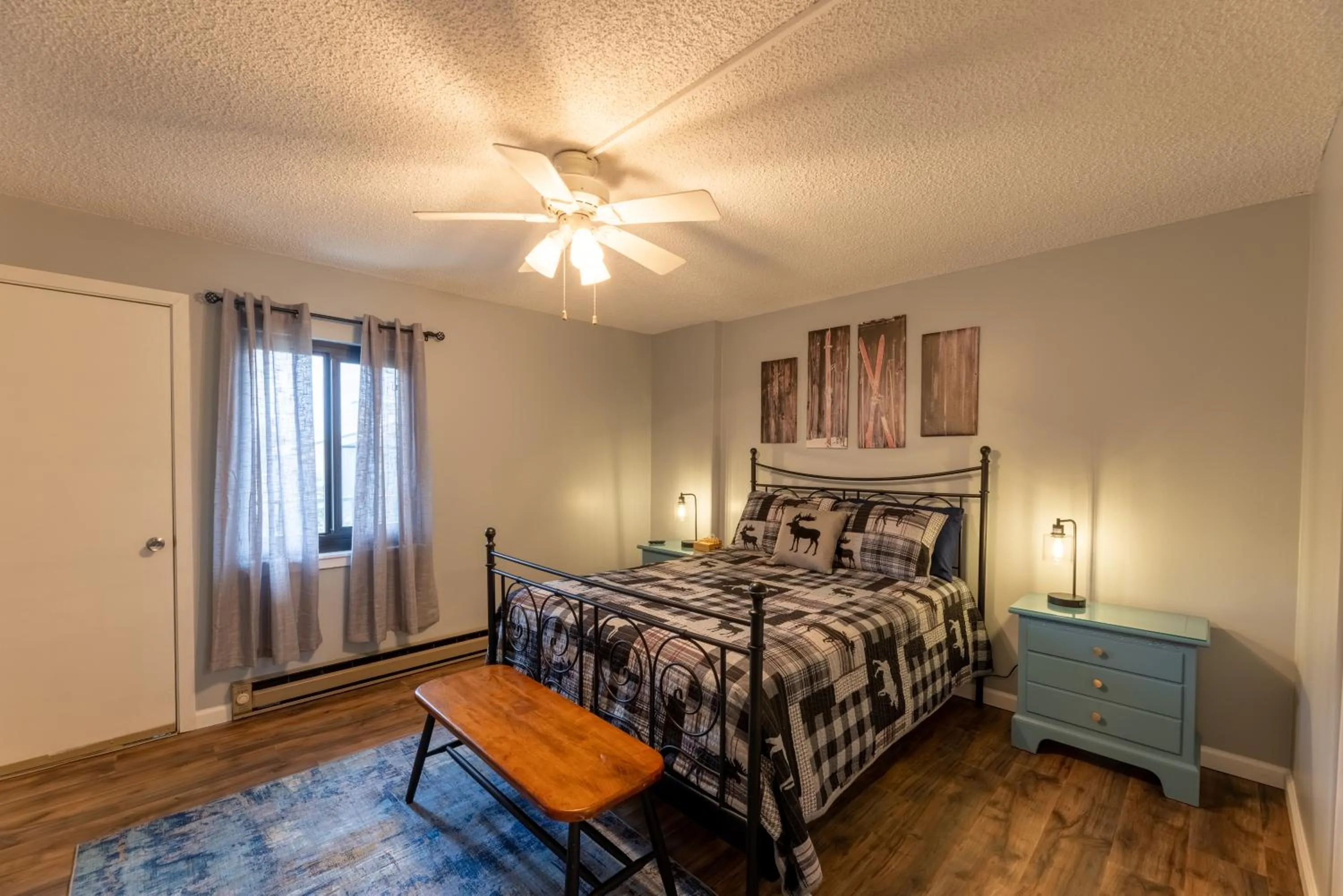 Bed in Snowshoe Ski-in & Ski-out at Silvercreek Resort - Family friendly, jacuzzi, hot tub, mountain views