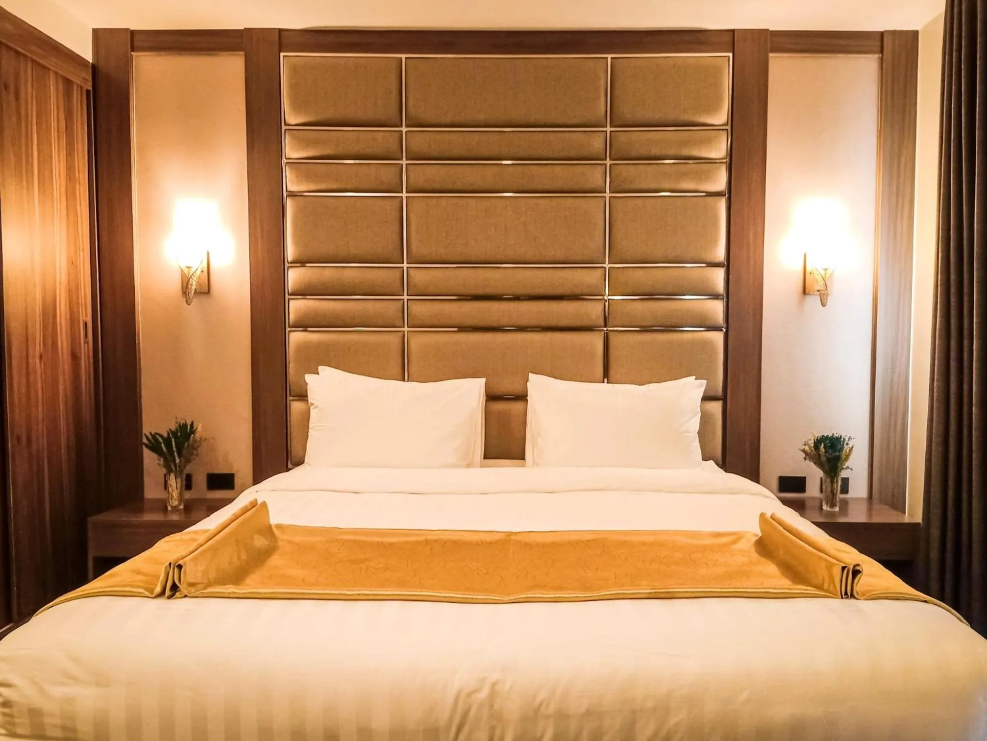 Bed in El Vistra Hotel Angeles