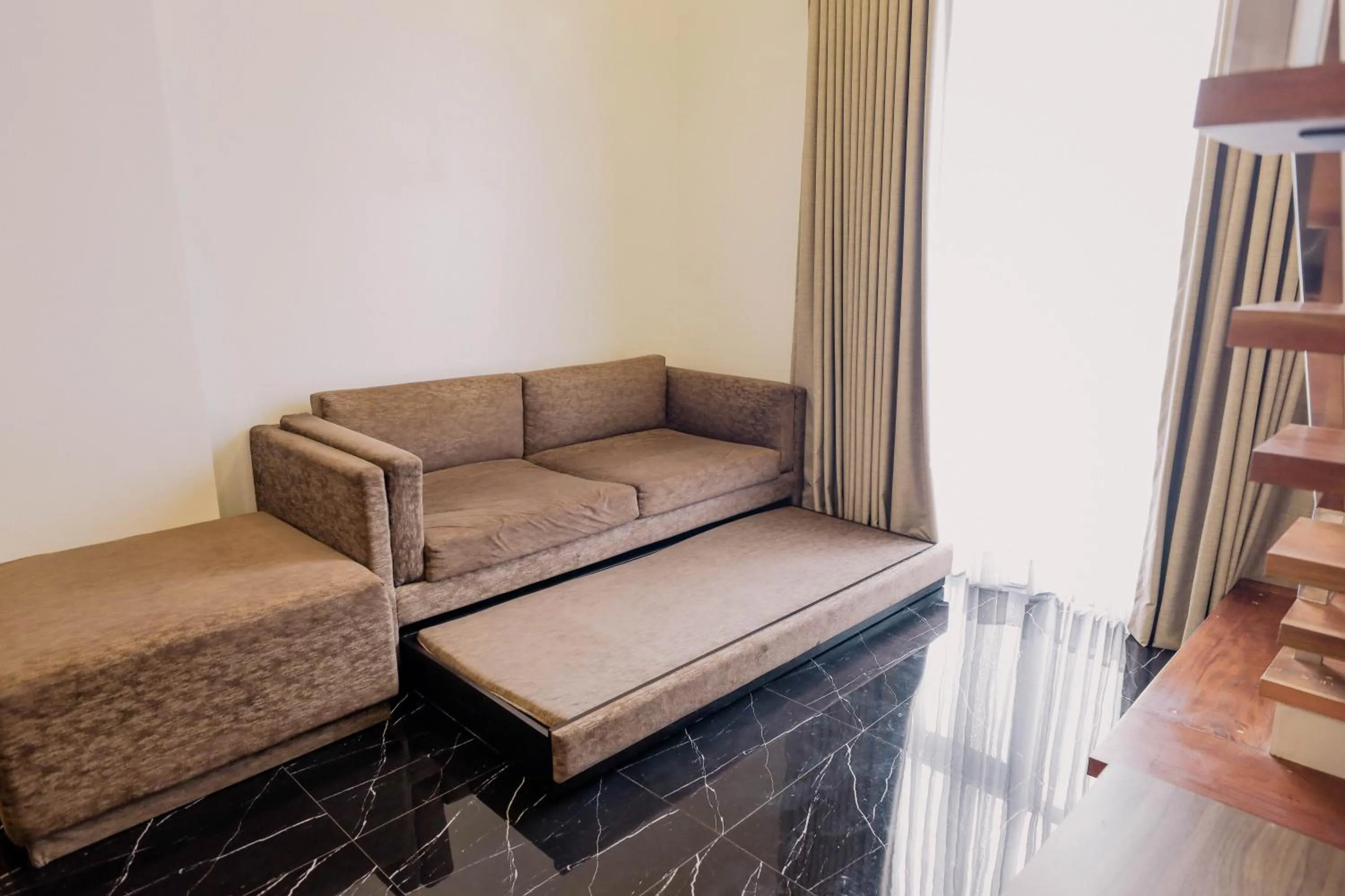 Living room in El Vistra Hotel Angeles