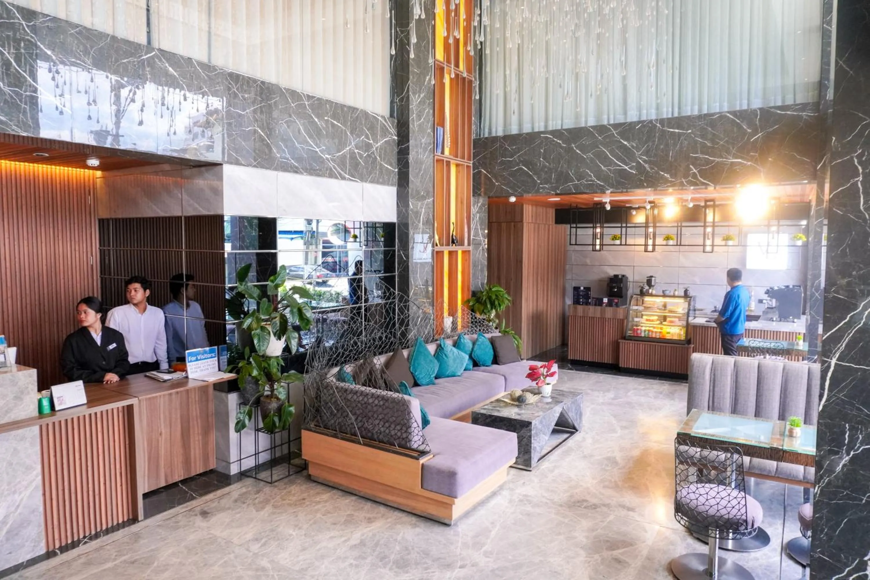 Lobby or reception in El Vistra Hotel Angeles