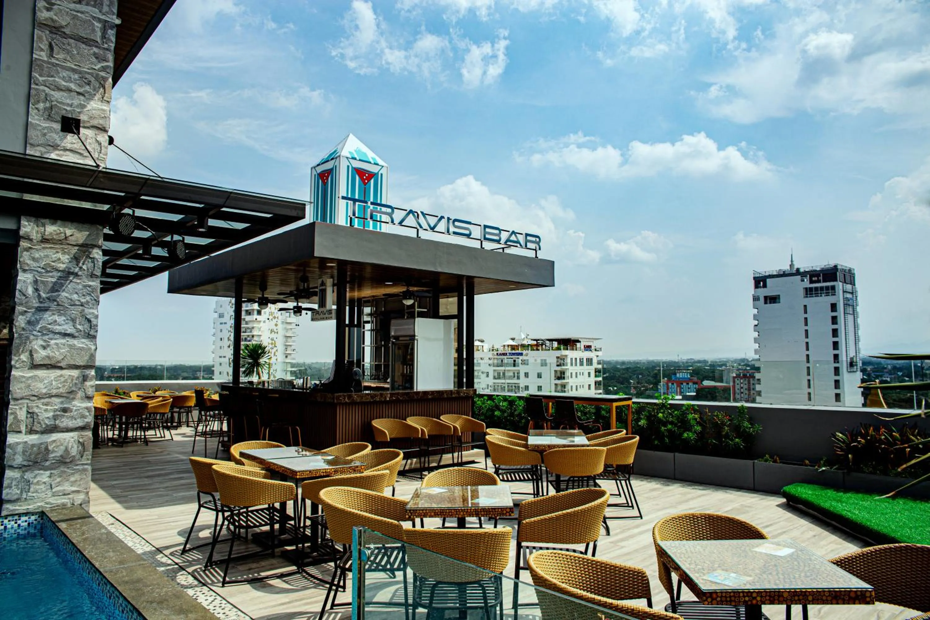 Property building in El Vistra Hotel Angeles