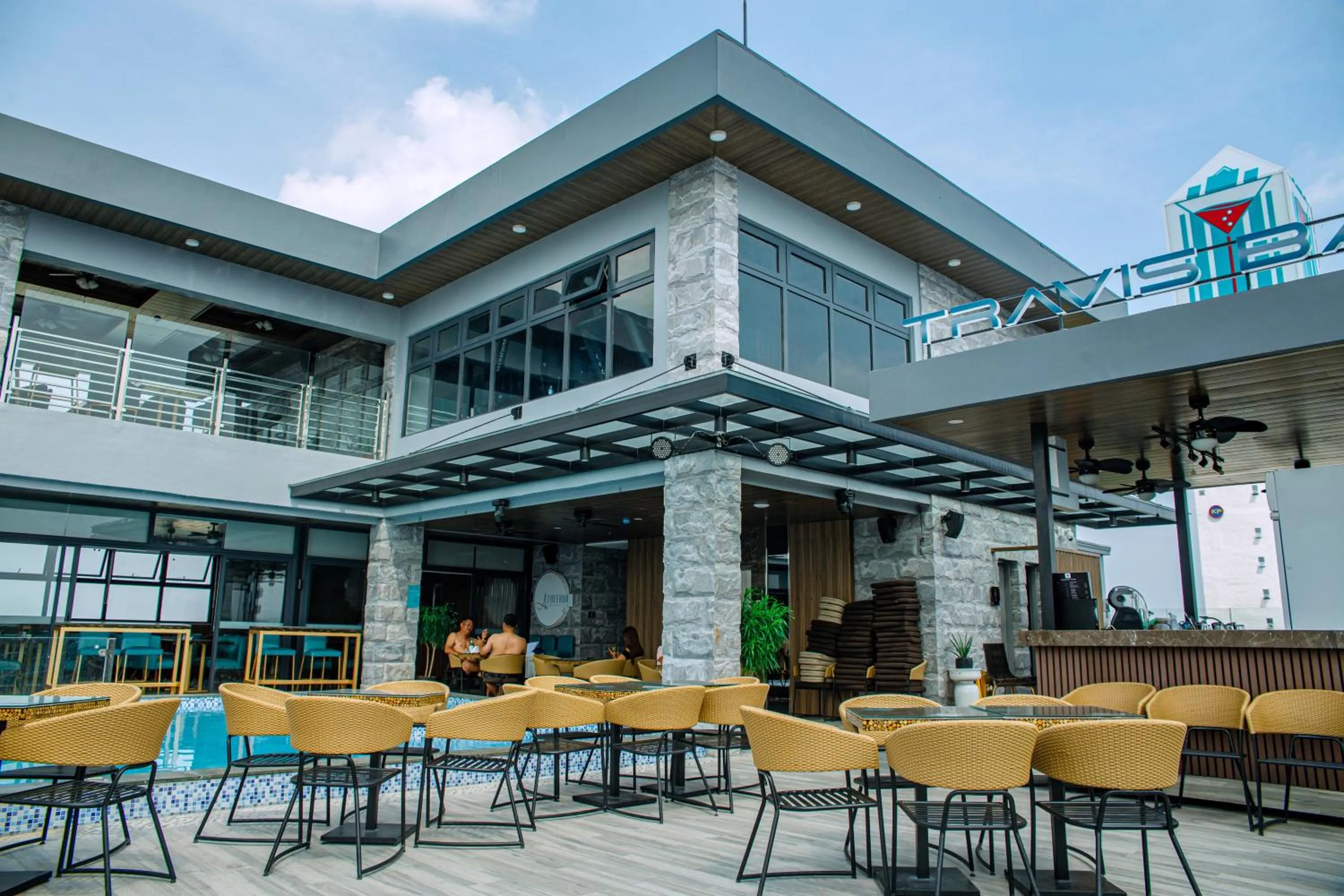 Property building in El Vistra Hotel Angeles