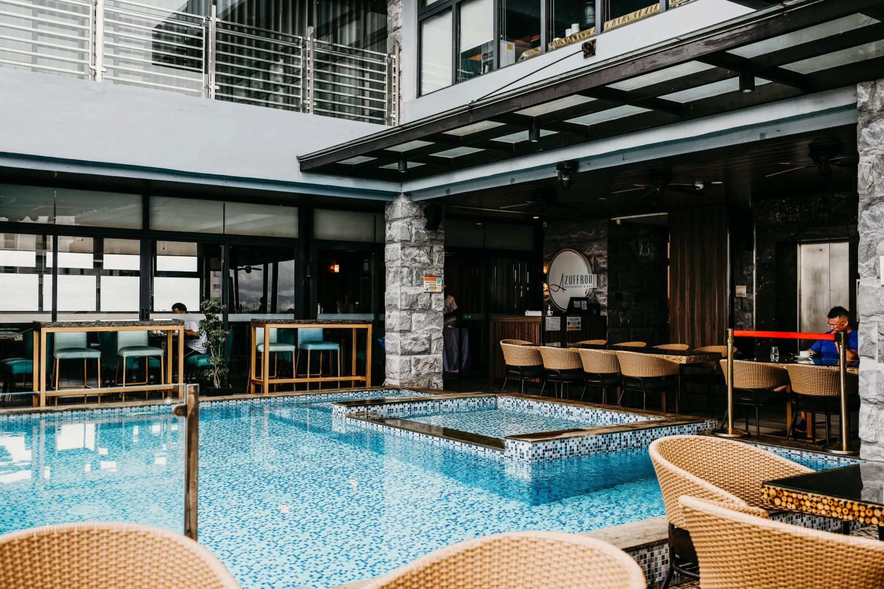 Swimming pool in El Vistra Hotel Angeles