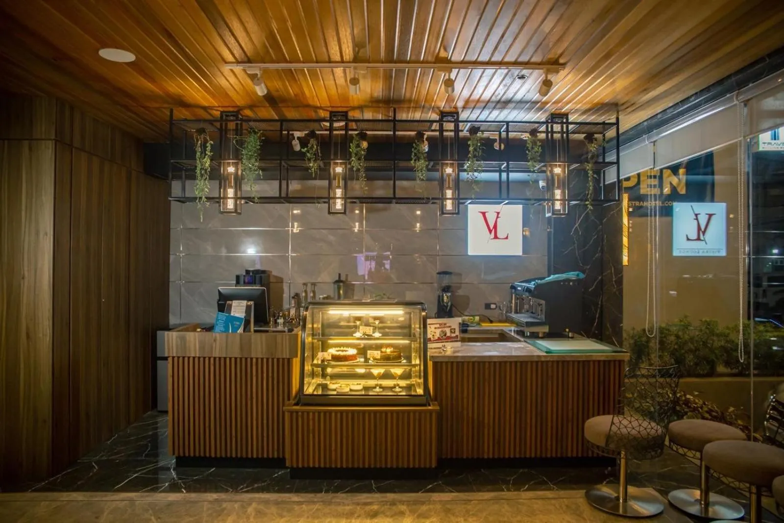 Coffee/tea facilities in El Vistra Hotel Angeles