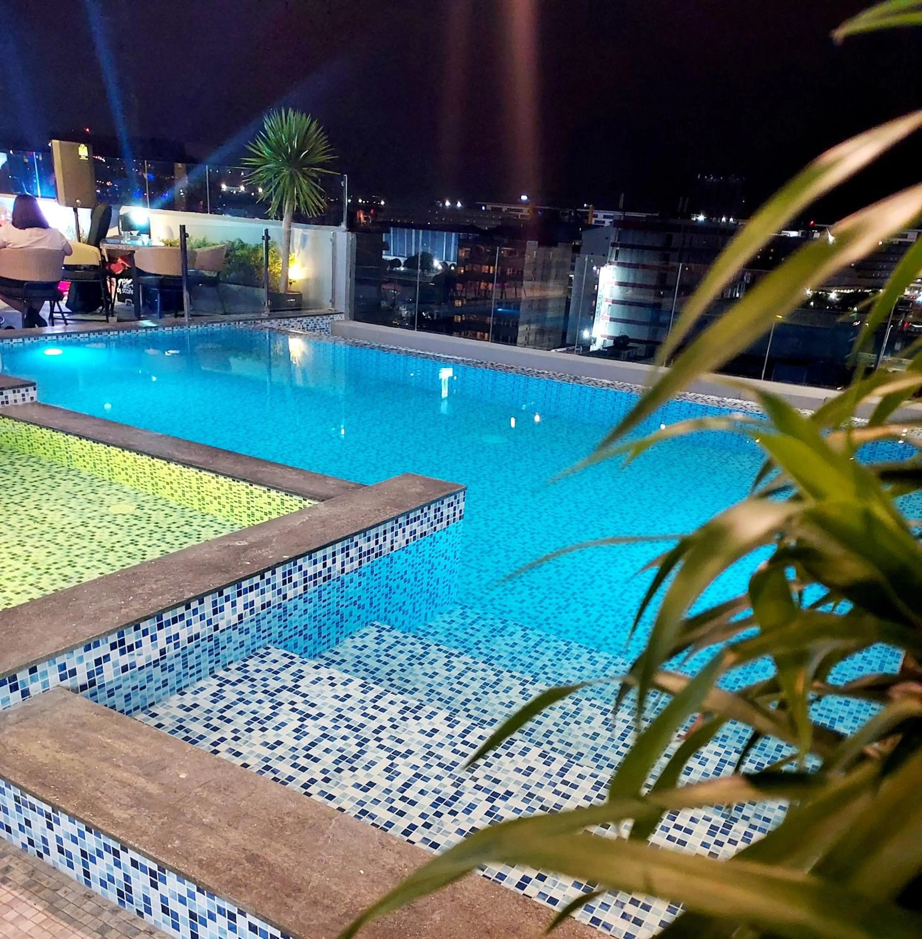 Swimming pool in El Vistra Hotel Angeles