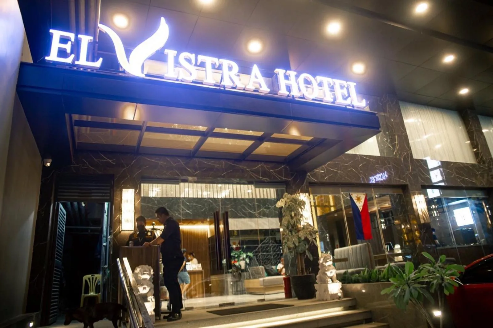 Facade/entrance in El Vistra Hotel Angeles