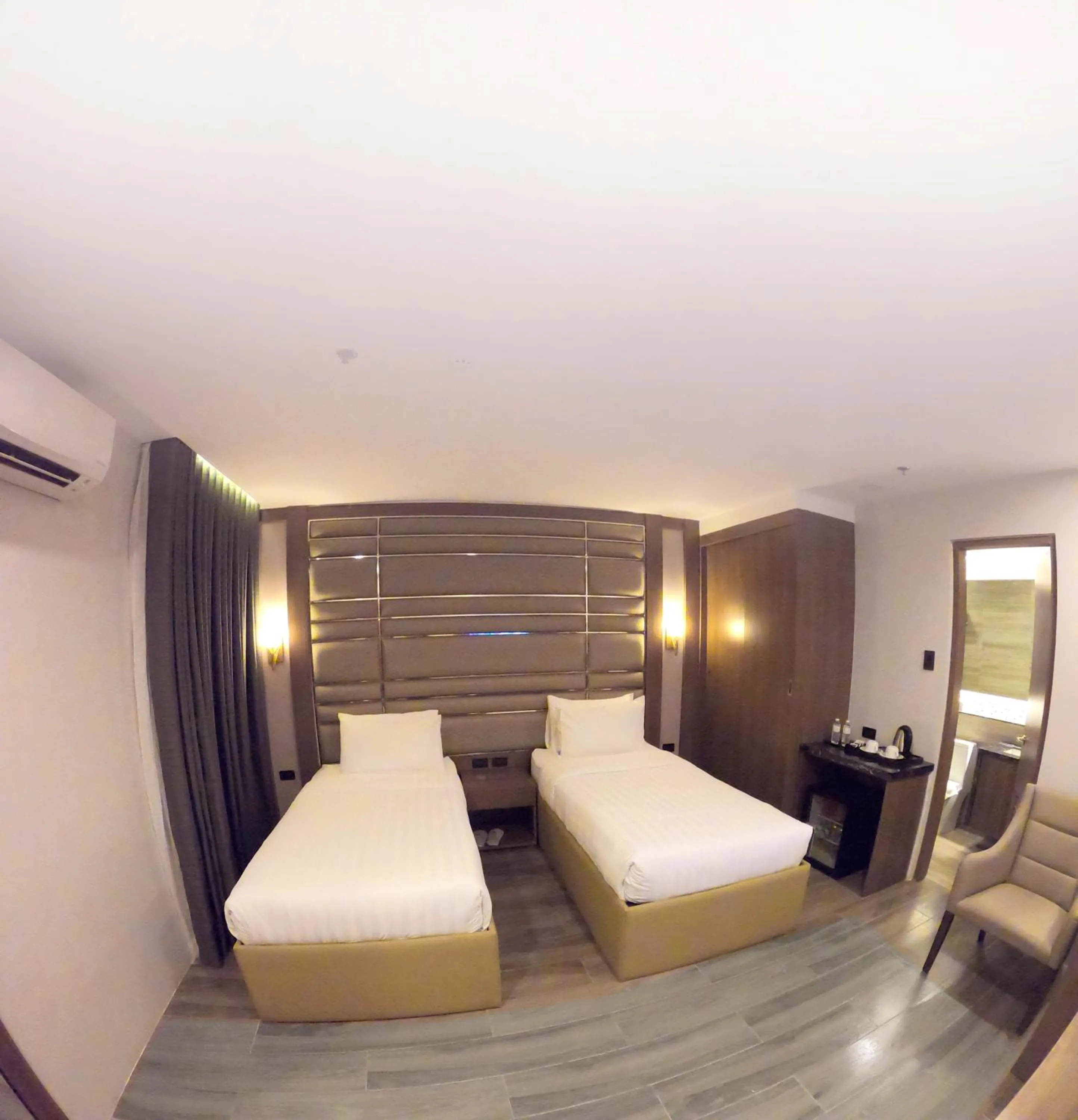 Bed in El Vistra Hotel Angeles