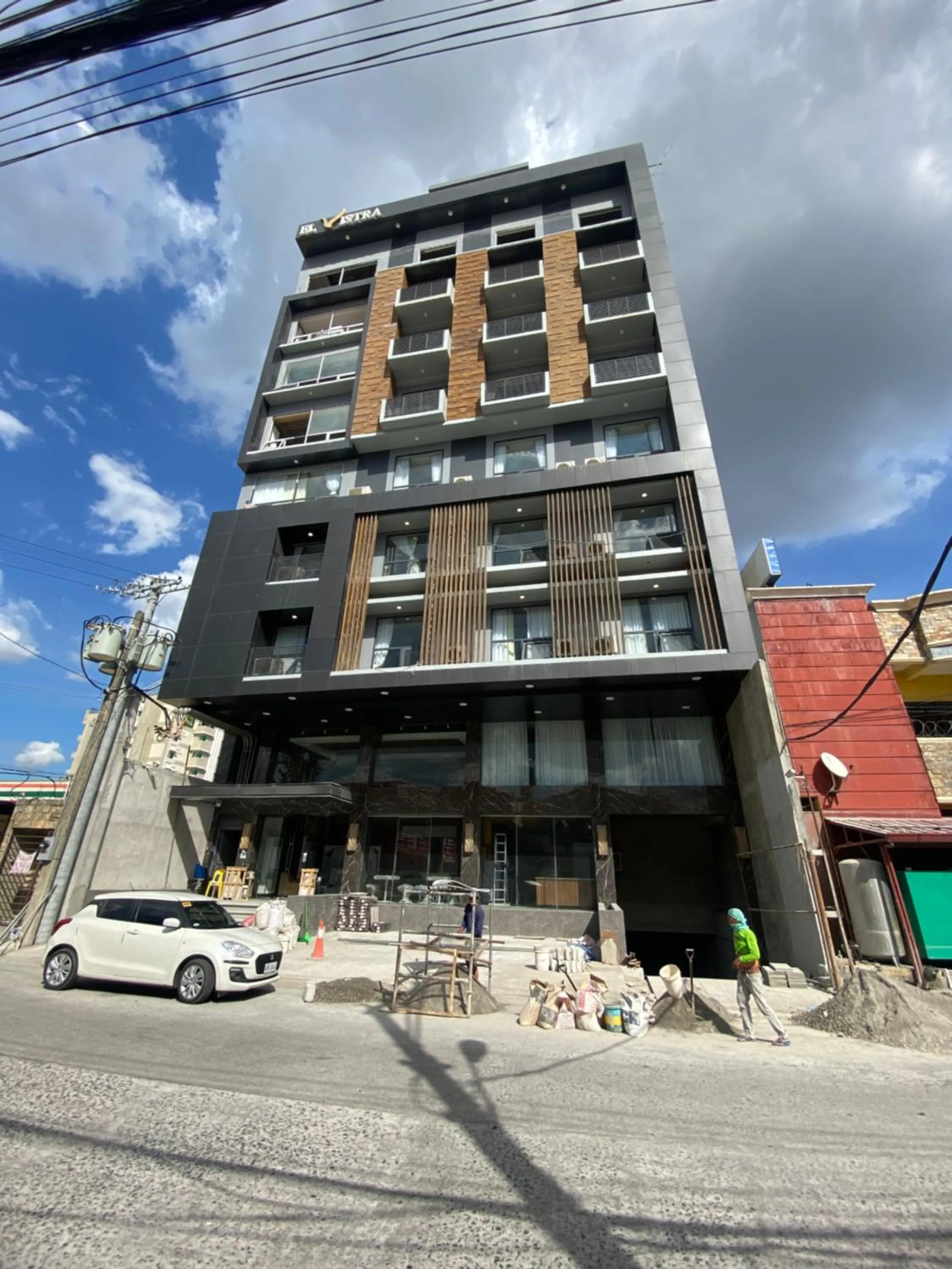 Property building in El Vistra Hotel Angeles