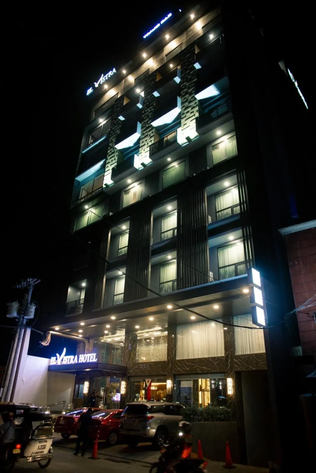 Property building in El Vistra Hotel Angeles