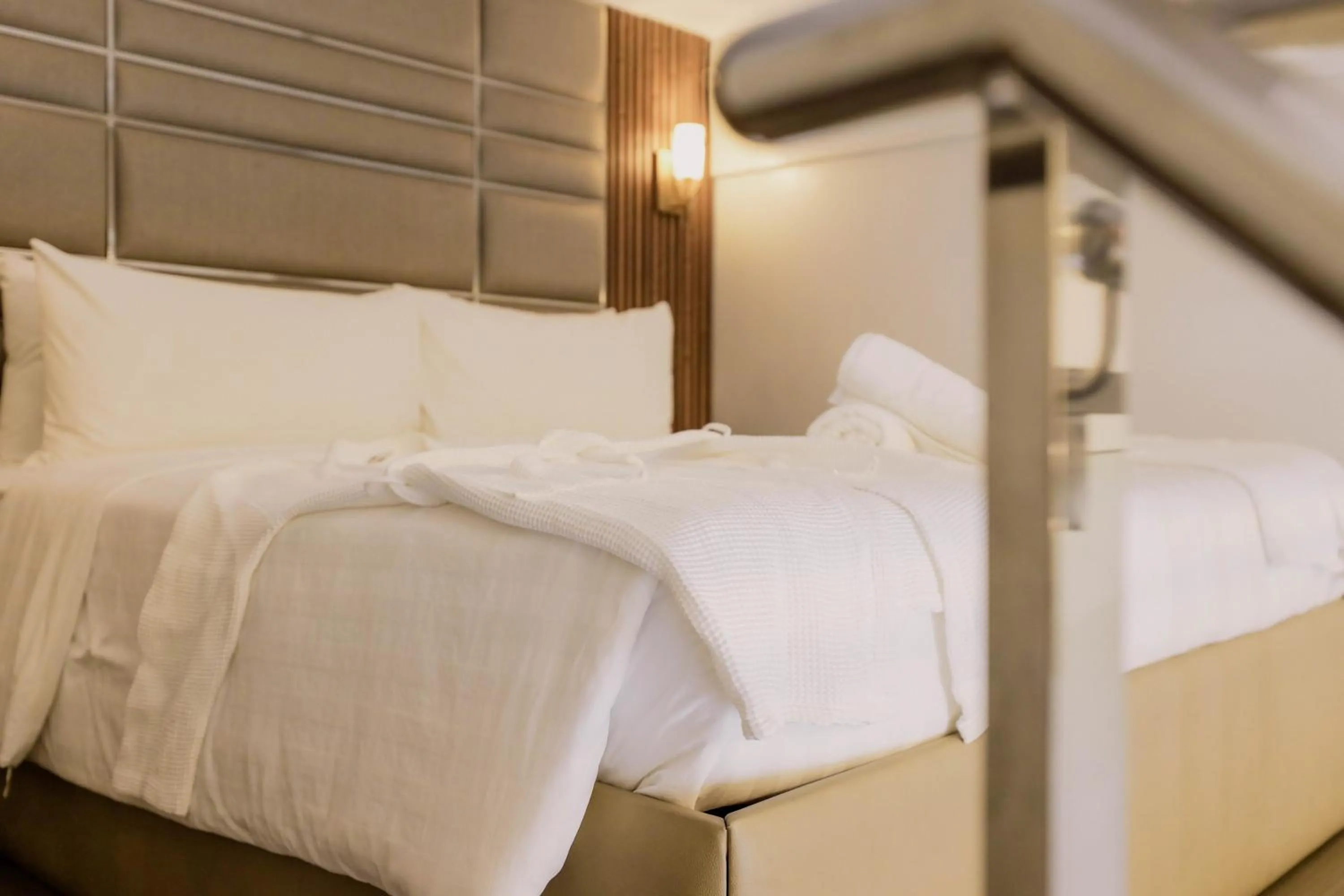 Bed in El Vistra Hotel Angeles