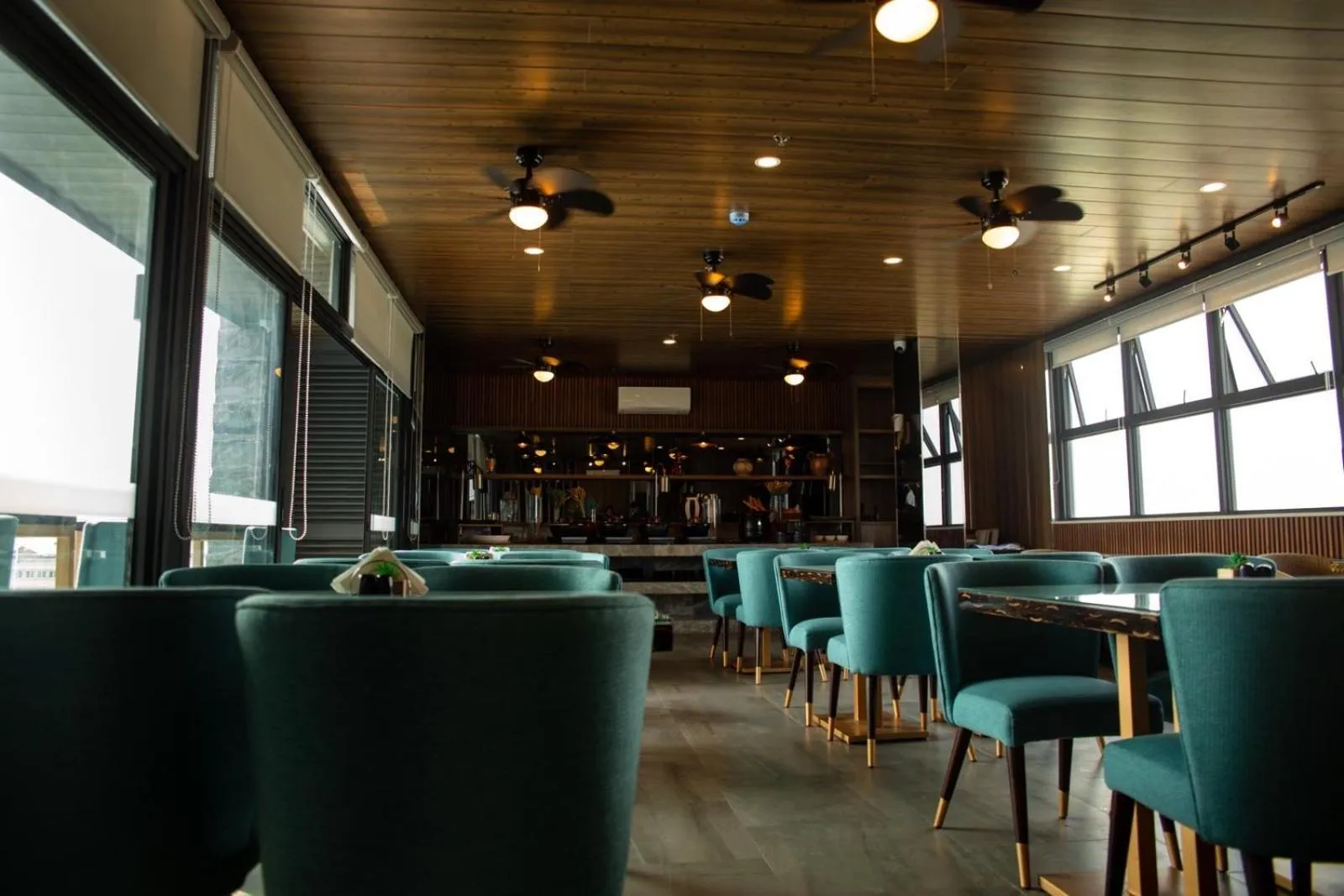 Restaurant/places to eat in El Vistra Hotel Angeles