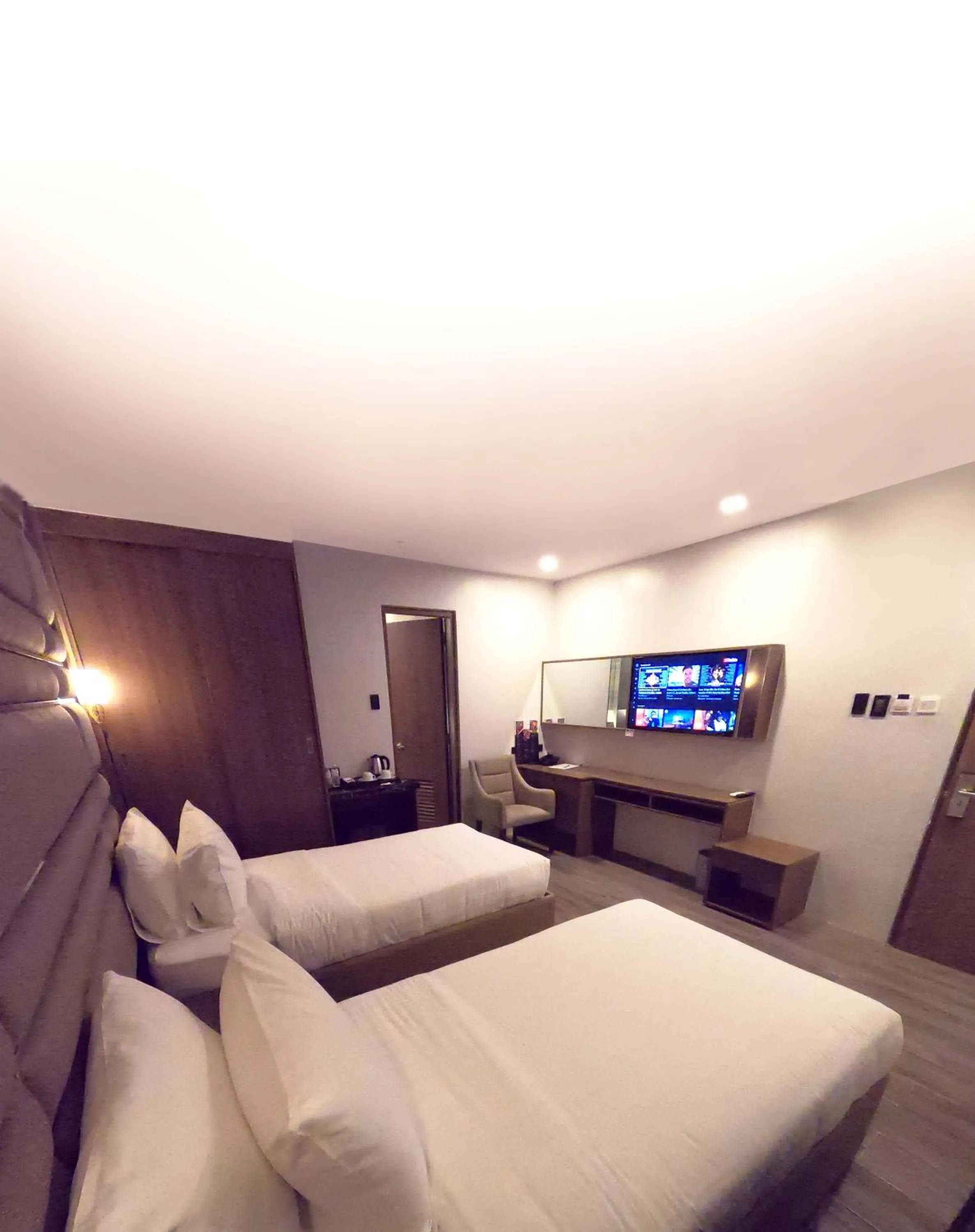 Bed in El Vistra Hotel Angeles