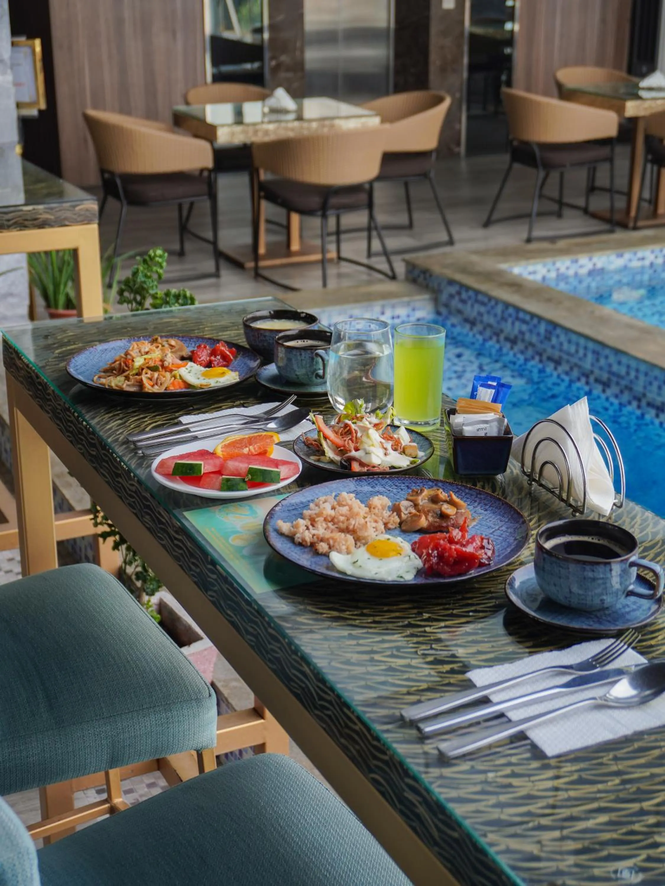 Food and drinks in El Vistra Hotel Angeles